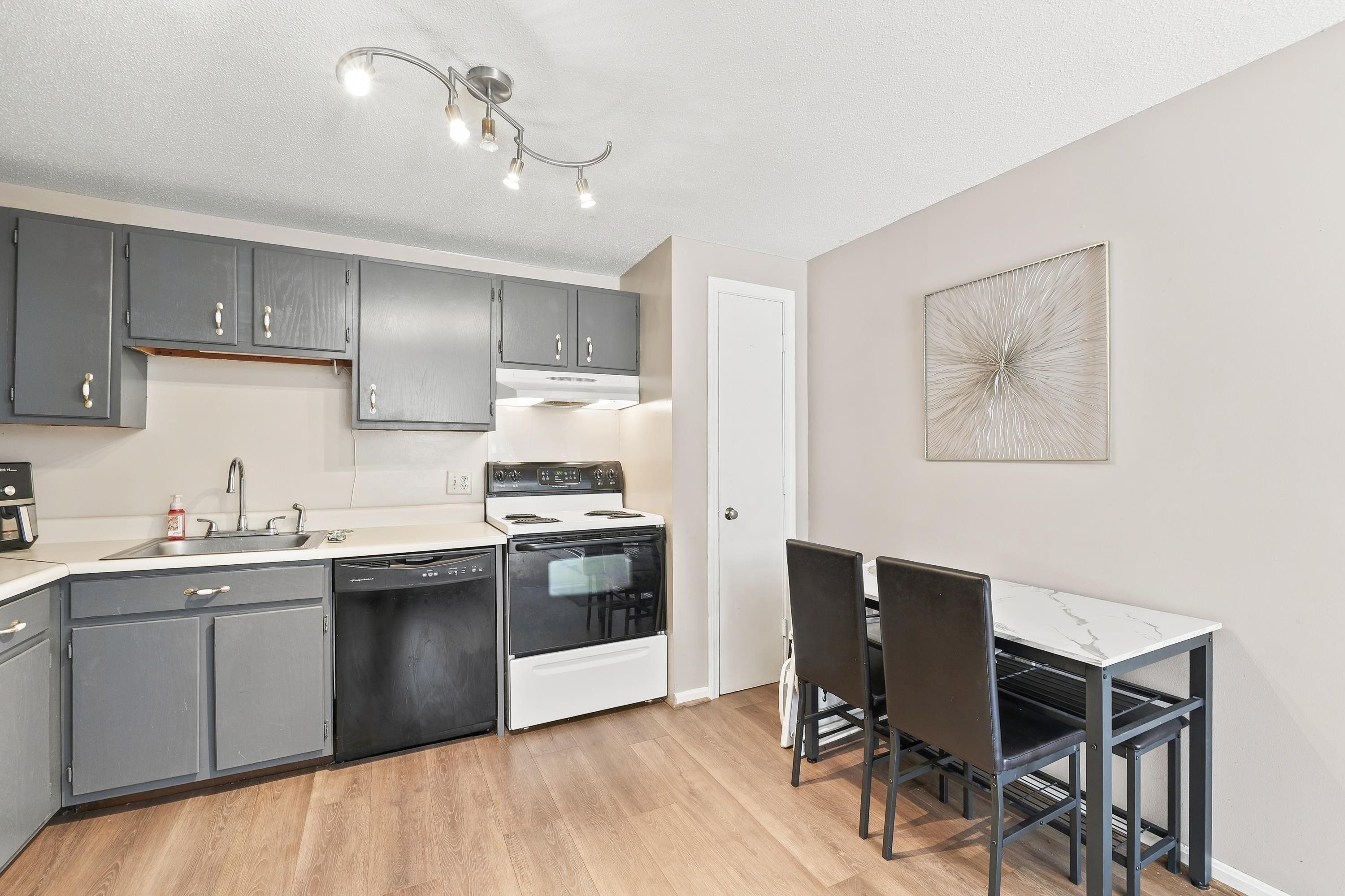 412 White Cedar Boulevard Property Photo 13