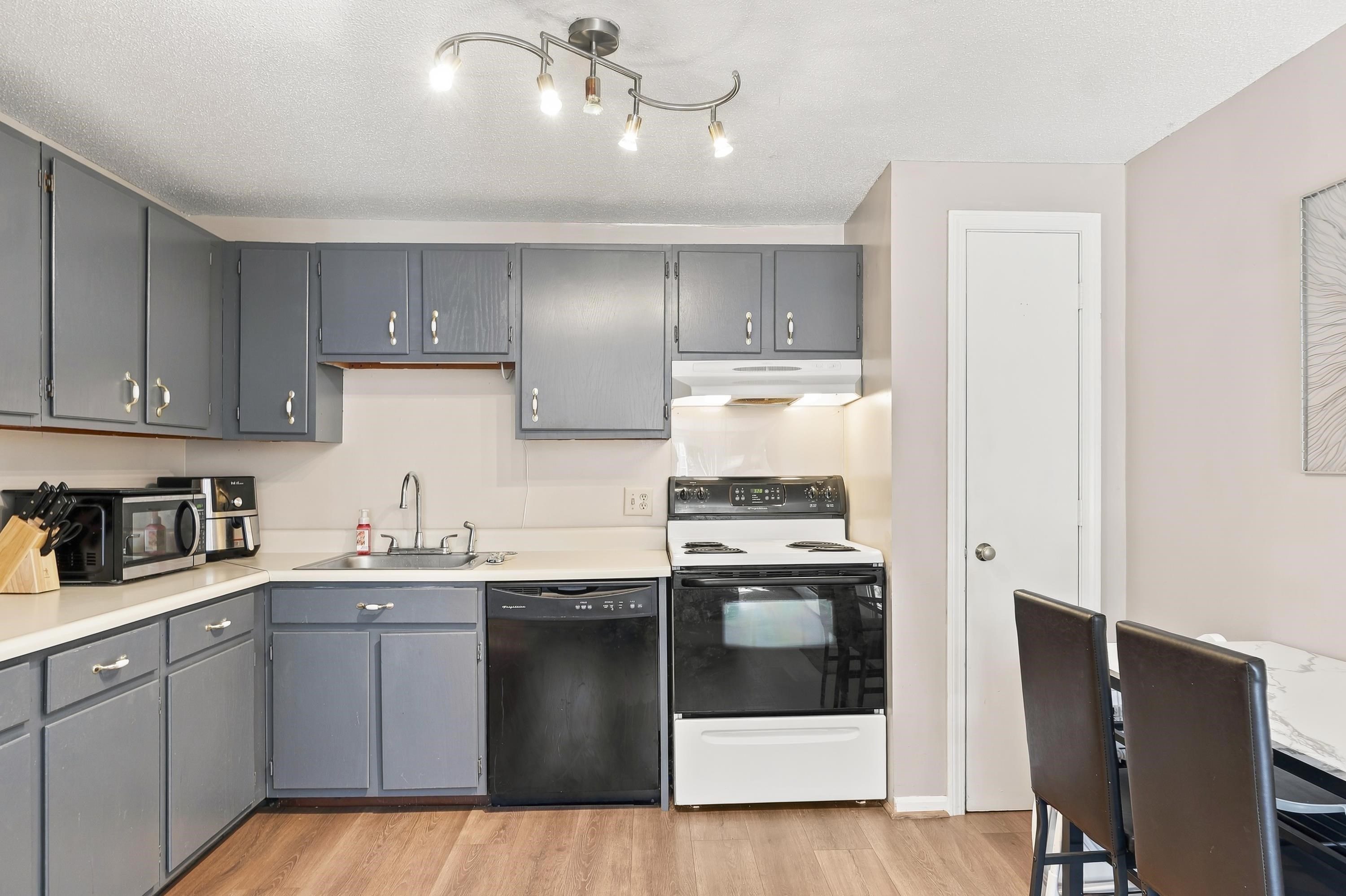 412 White Cedar Boulevard Property Photo 14