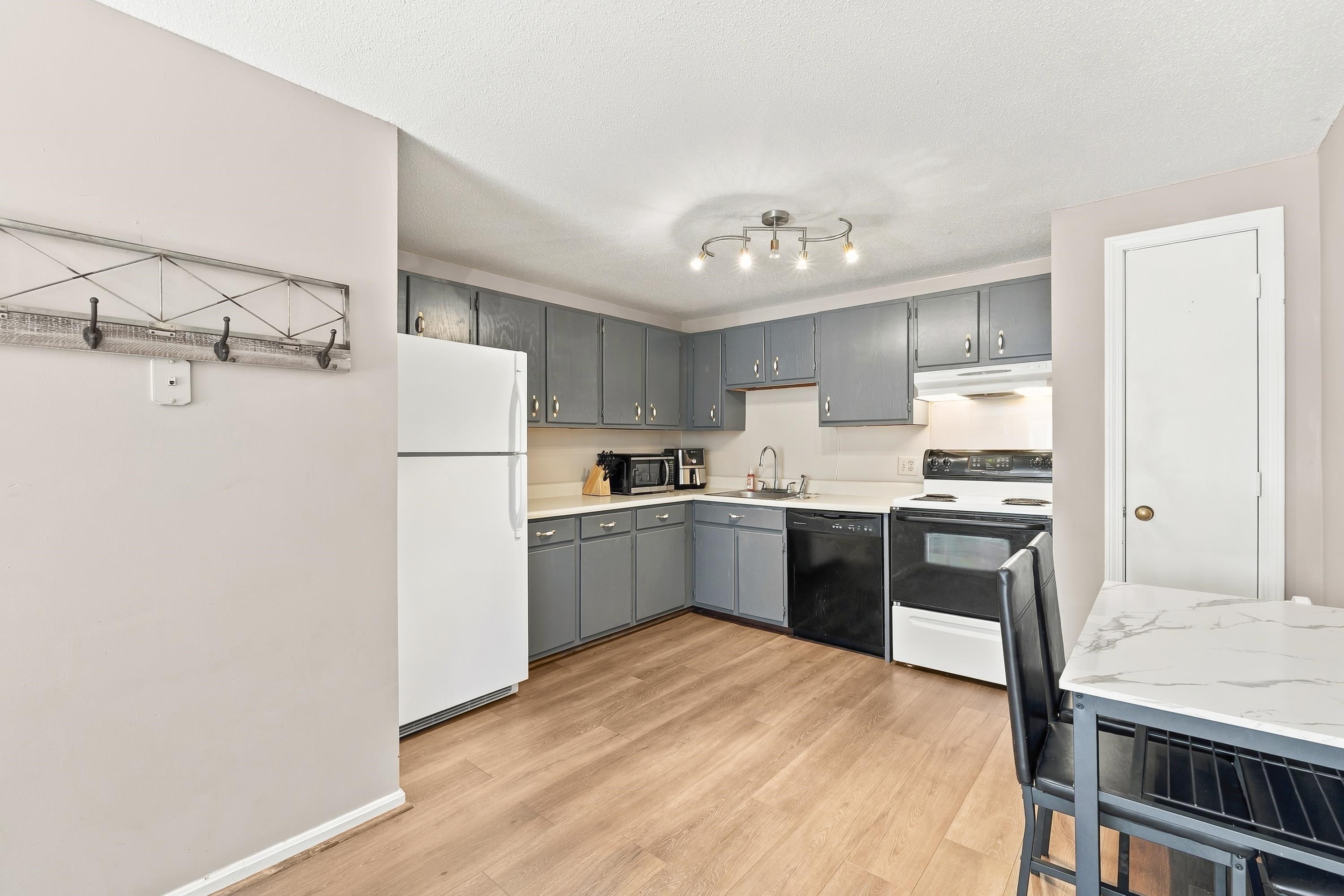 412 White Cedar Boulevard Property Photo 15