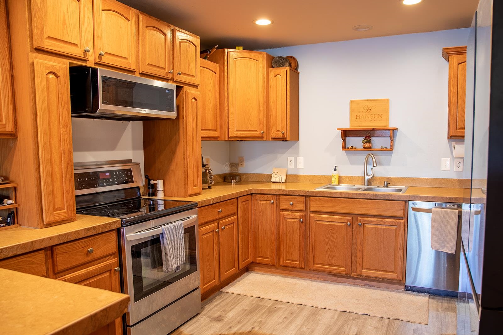 202 Railroad Street Property Photo 3