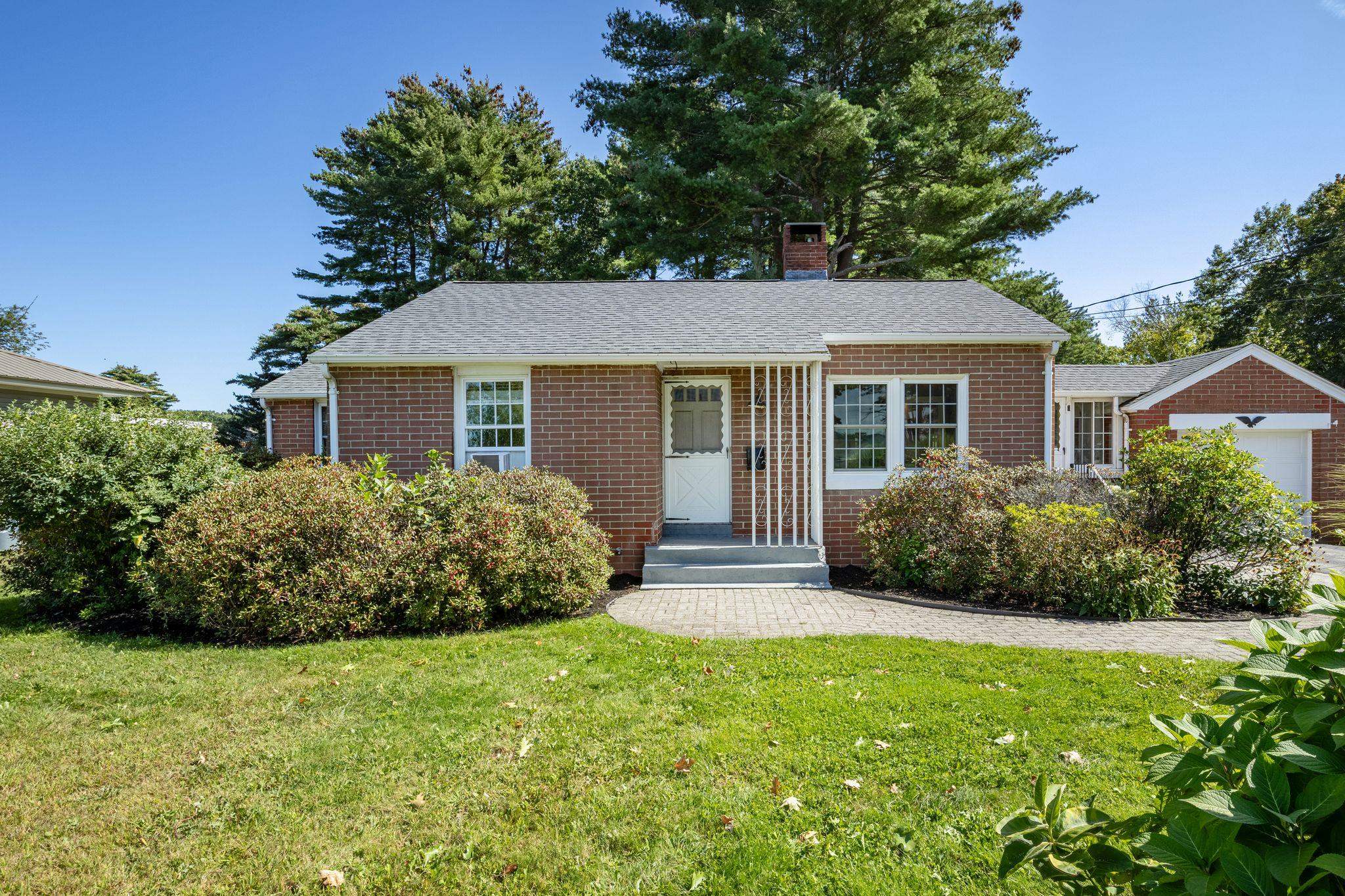 1935 Lafayette Road Property Photo 1