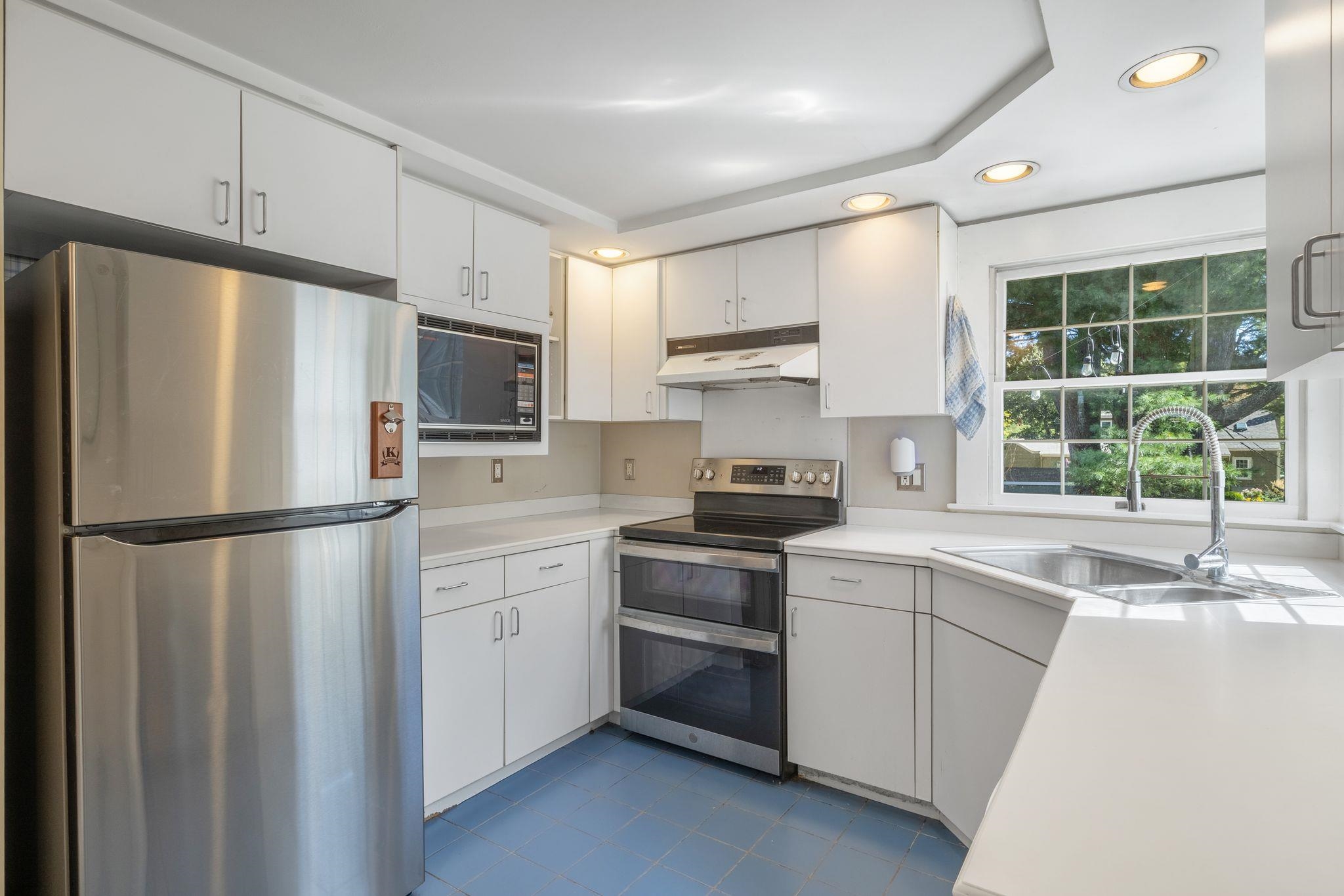 1935 Lafayette Road Property Photo 6