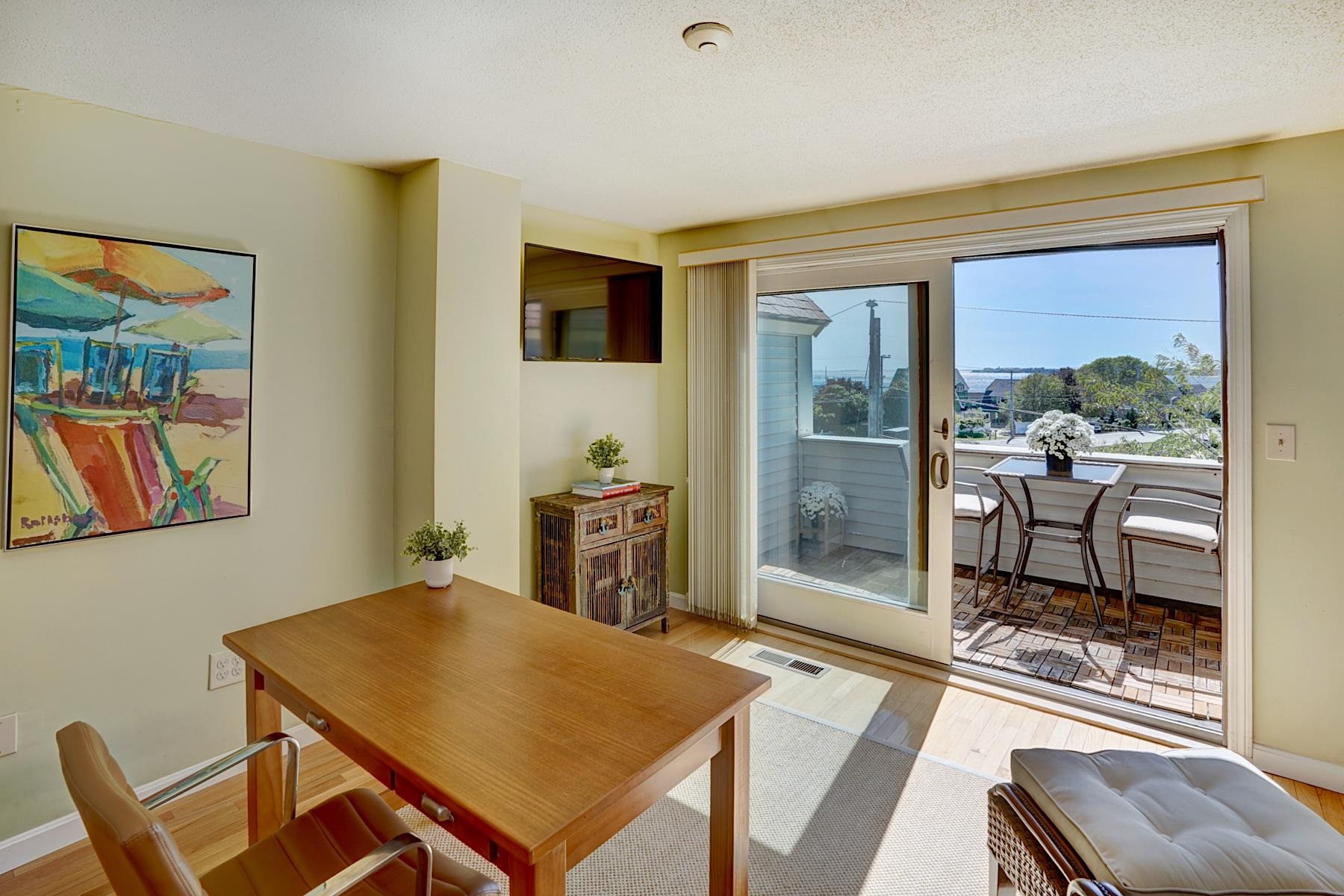 989 Ocean Boulevard Property Photo 5