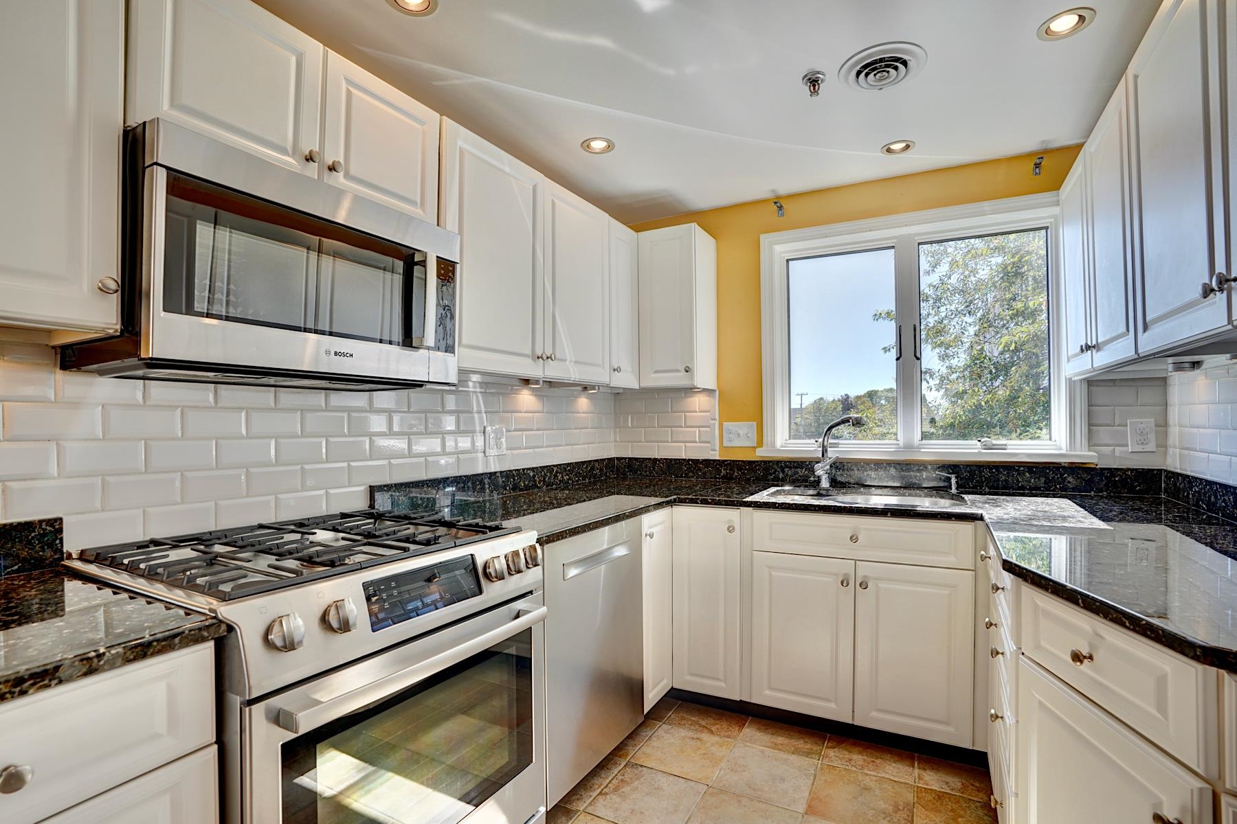 989 Ocean Boulevard Property Photo 18
