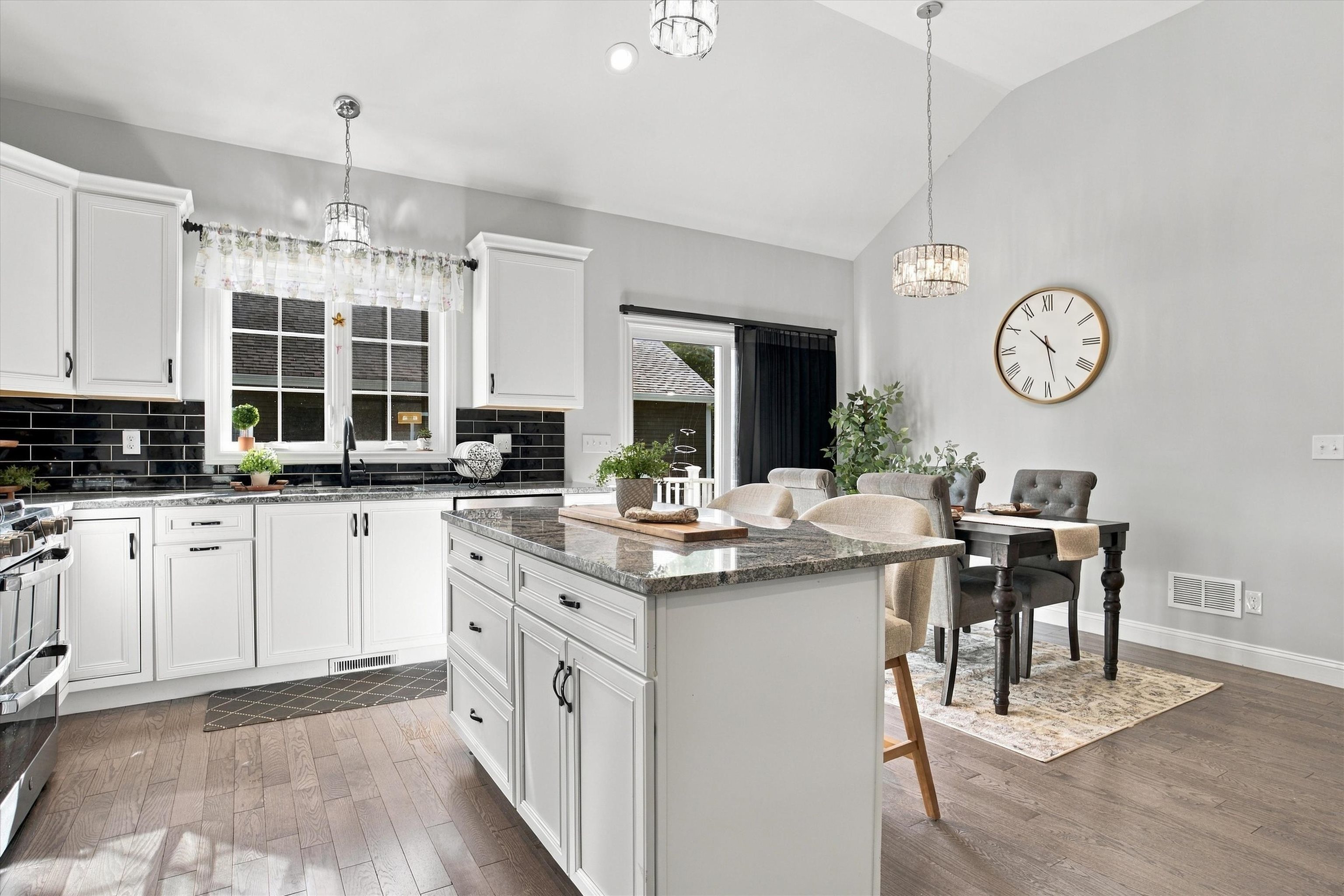 22 Currier Lane Property Photo 11