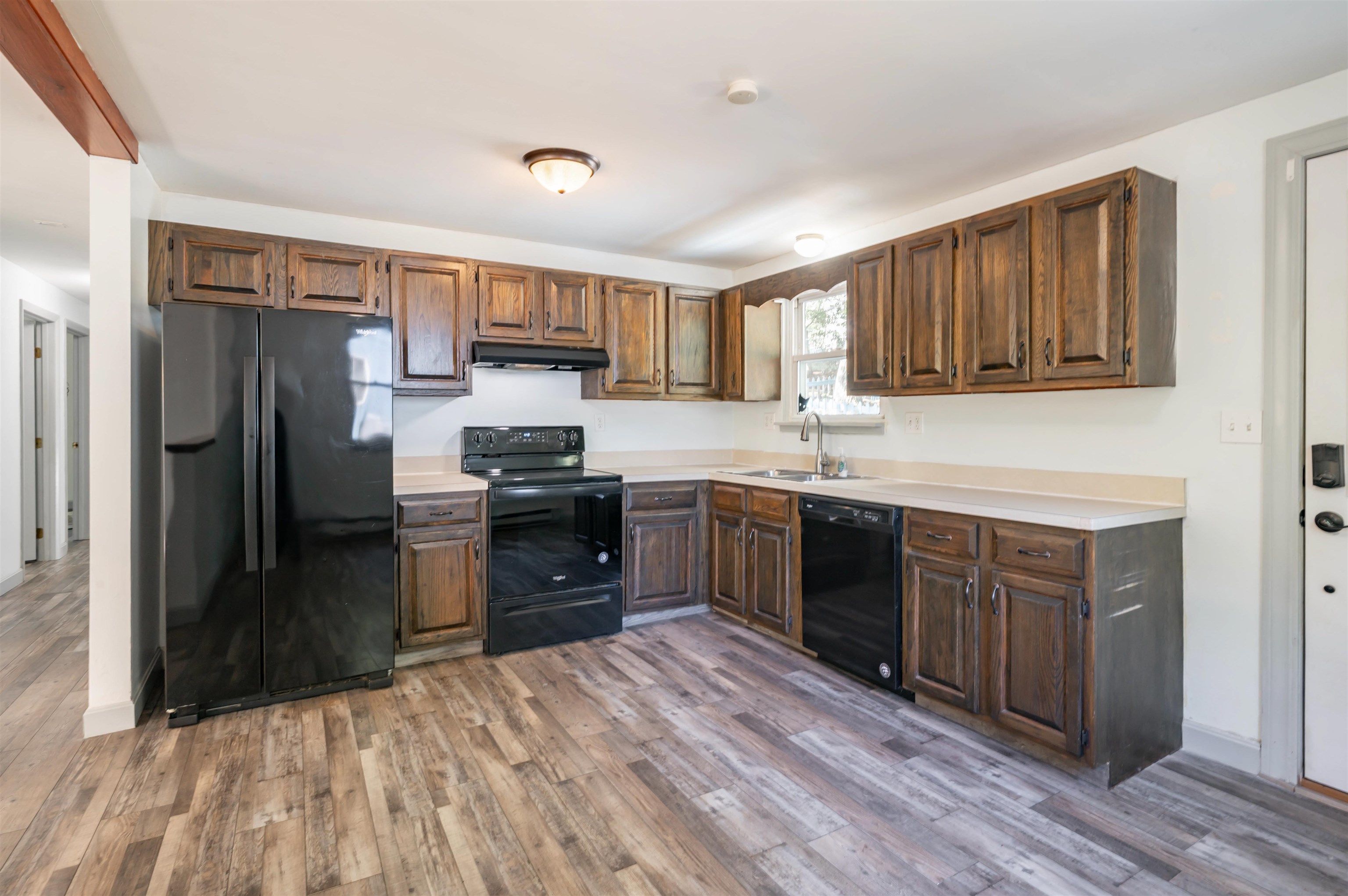 43 New Searles Road Property Photo 9