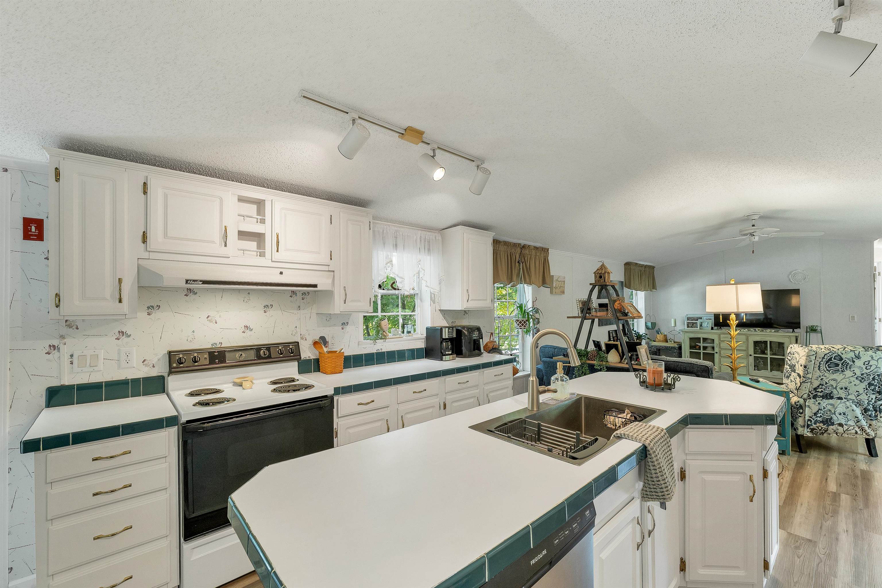 600 Benton Drive Property Photo 8