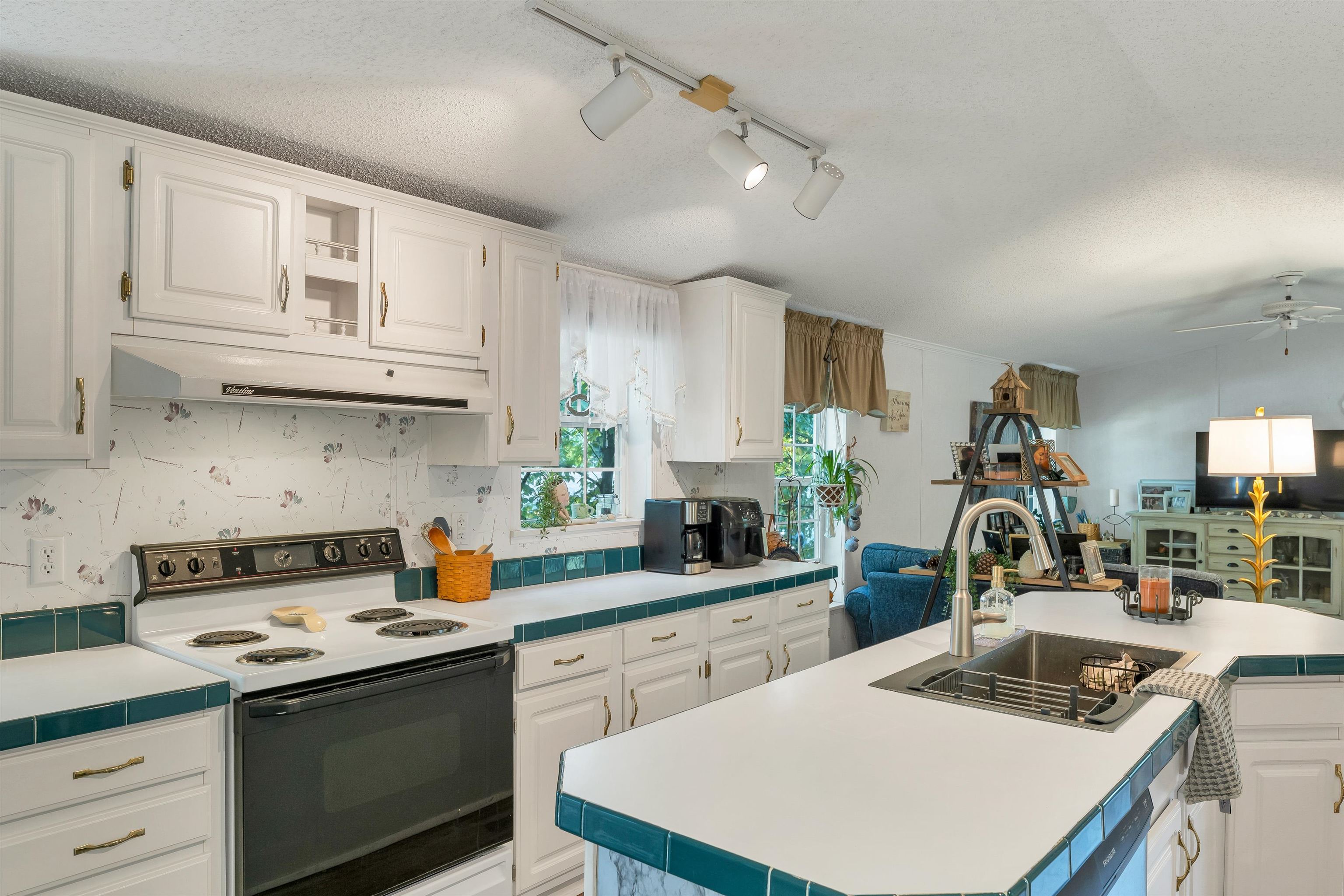 600 Benton Drive Property Photo 10