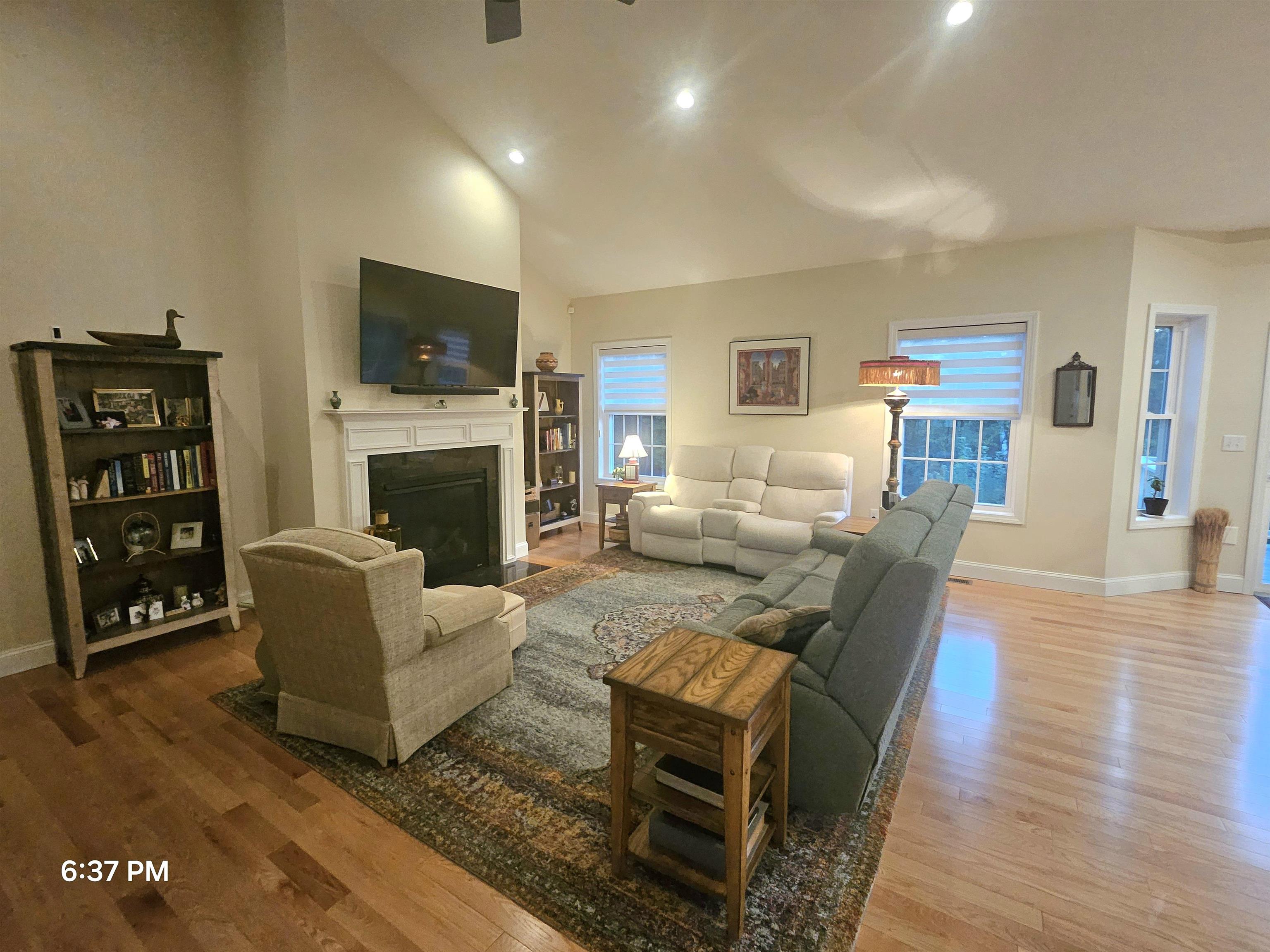 81 Bentley Way Property Photo 2