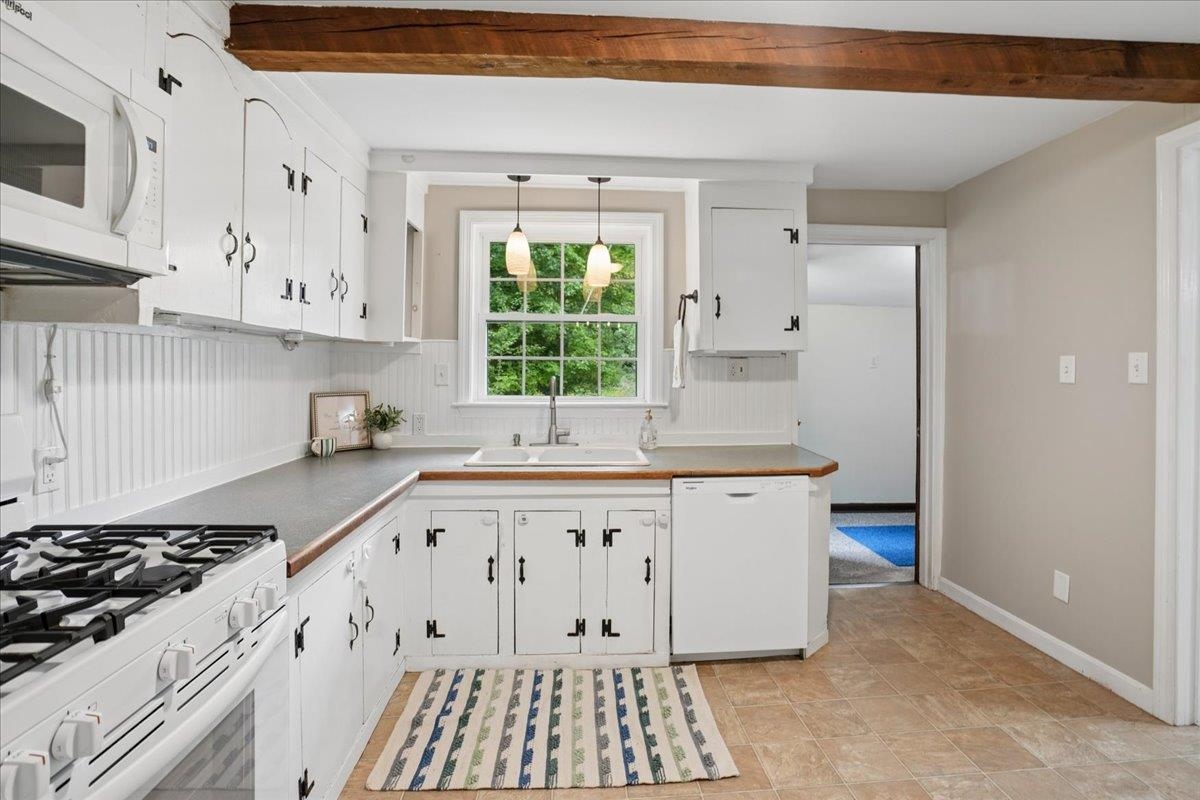 66 Currier Road Property Photo 3
