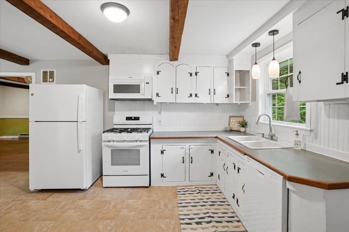 66 Currier Road Property Photo 4