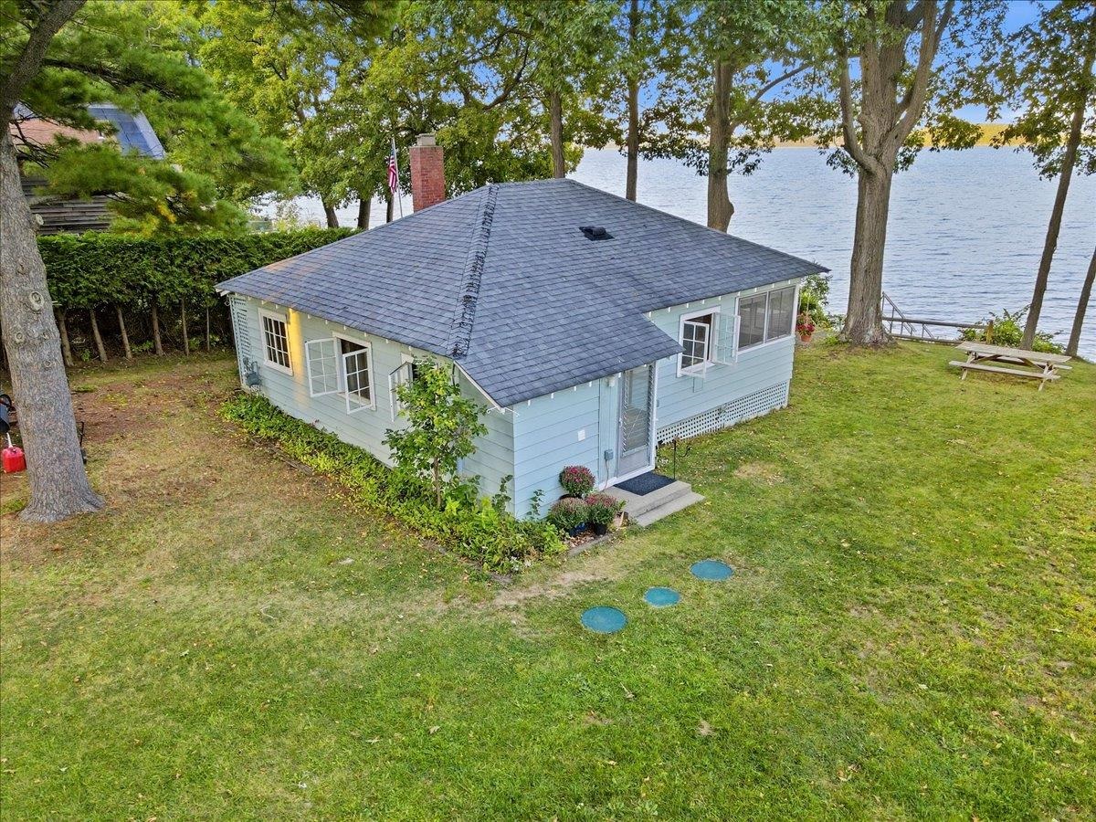 2168 Porters Point Road Property Photo 4