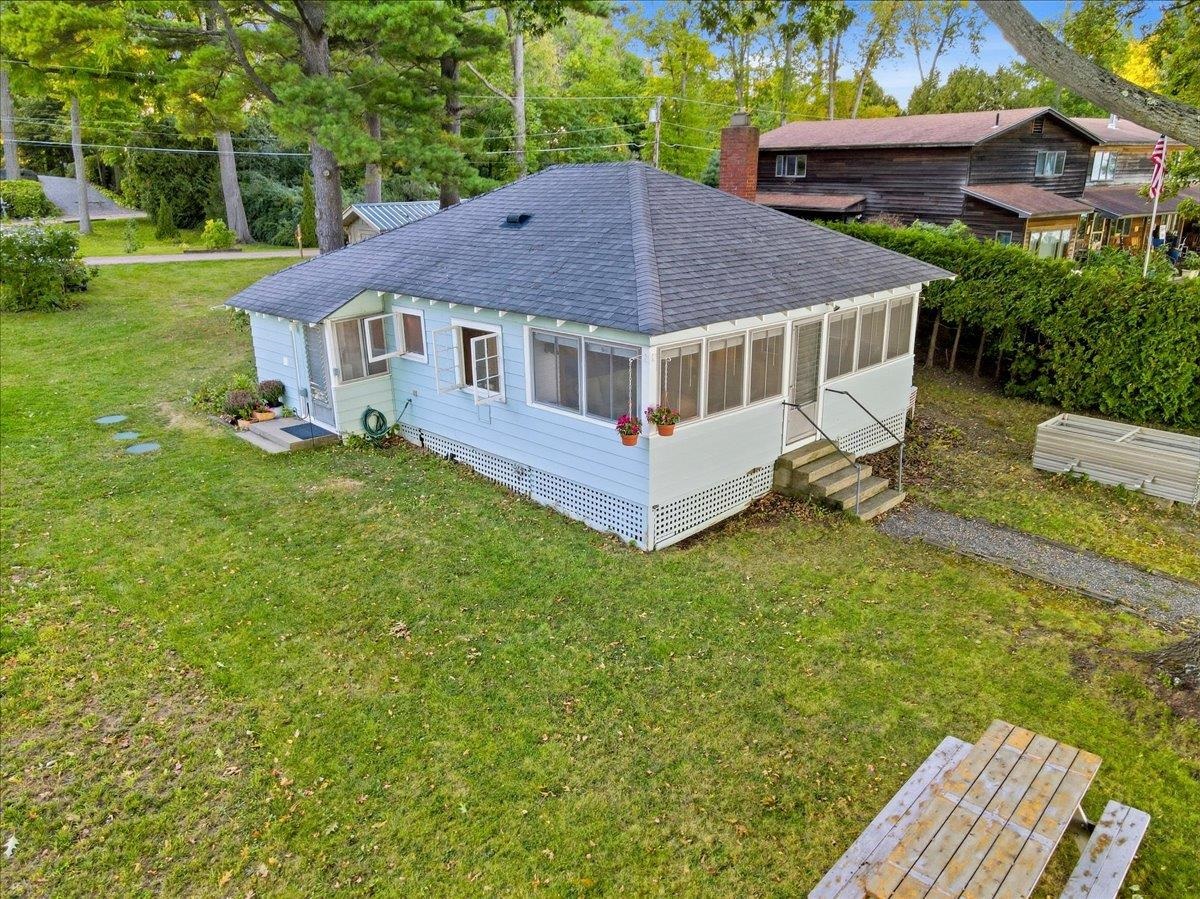 2168 Porters Point Road Property Photo 6