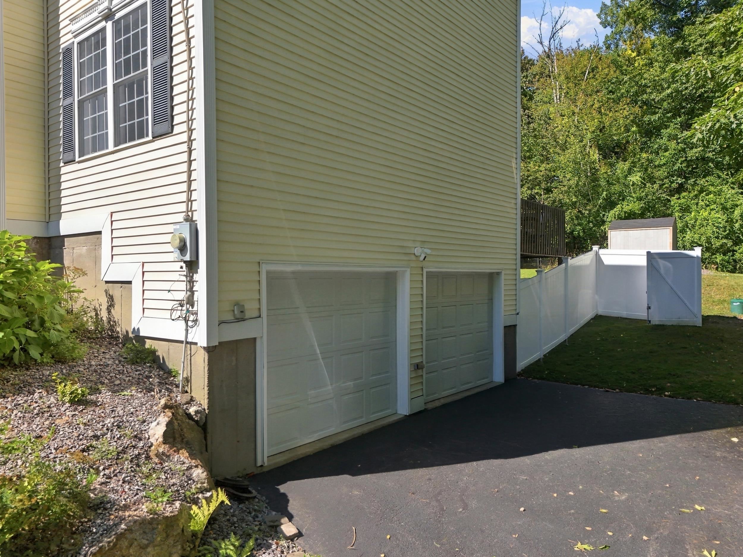220 Arah Street Property Photo 4