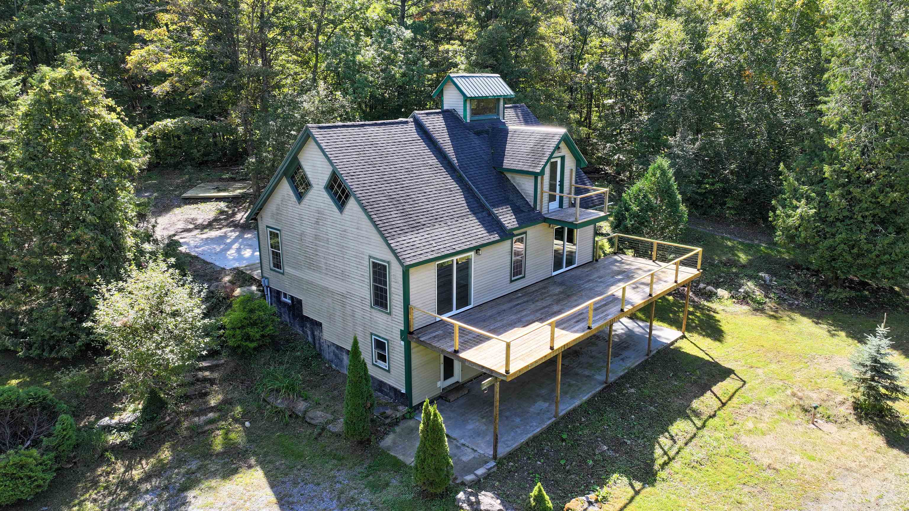 1890 Leland Road Property Photo 1