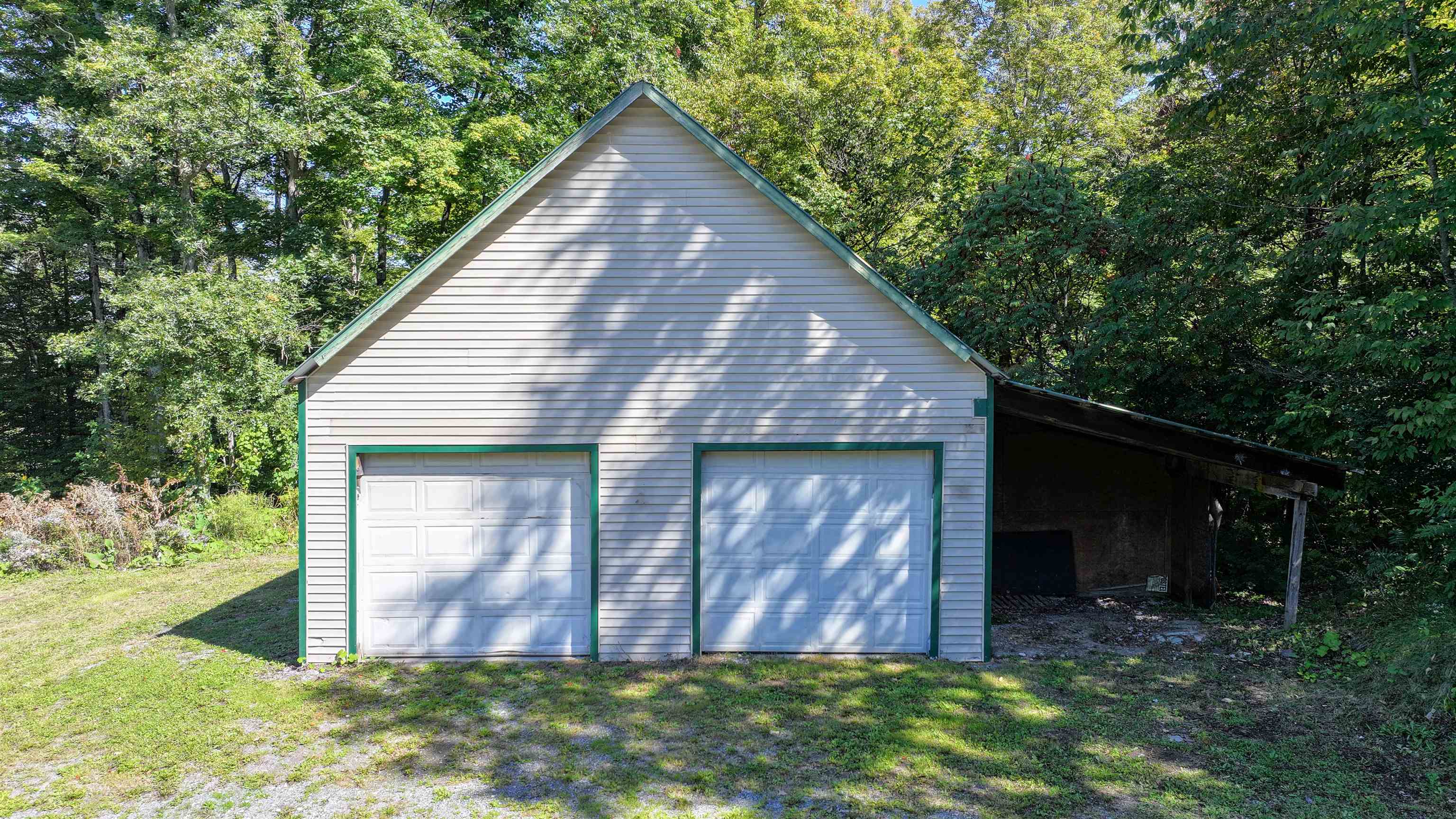 1890 Leland Road Property Photo 3