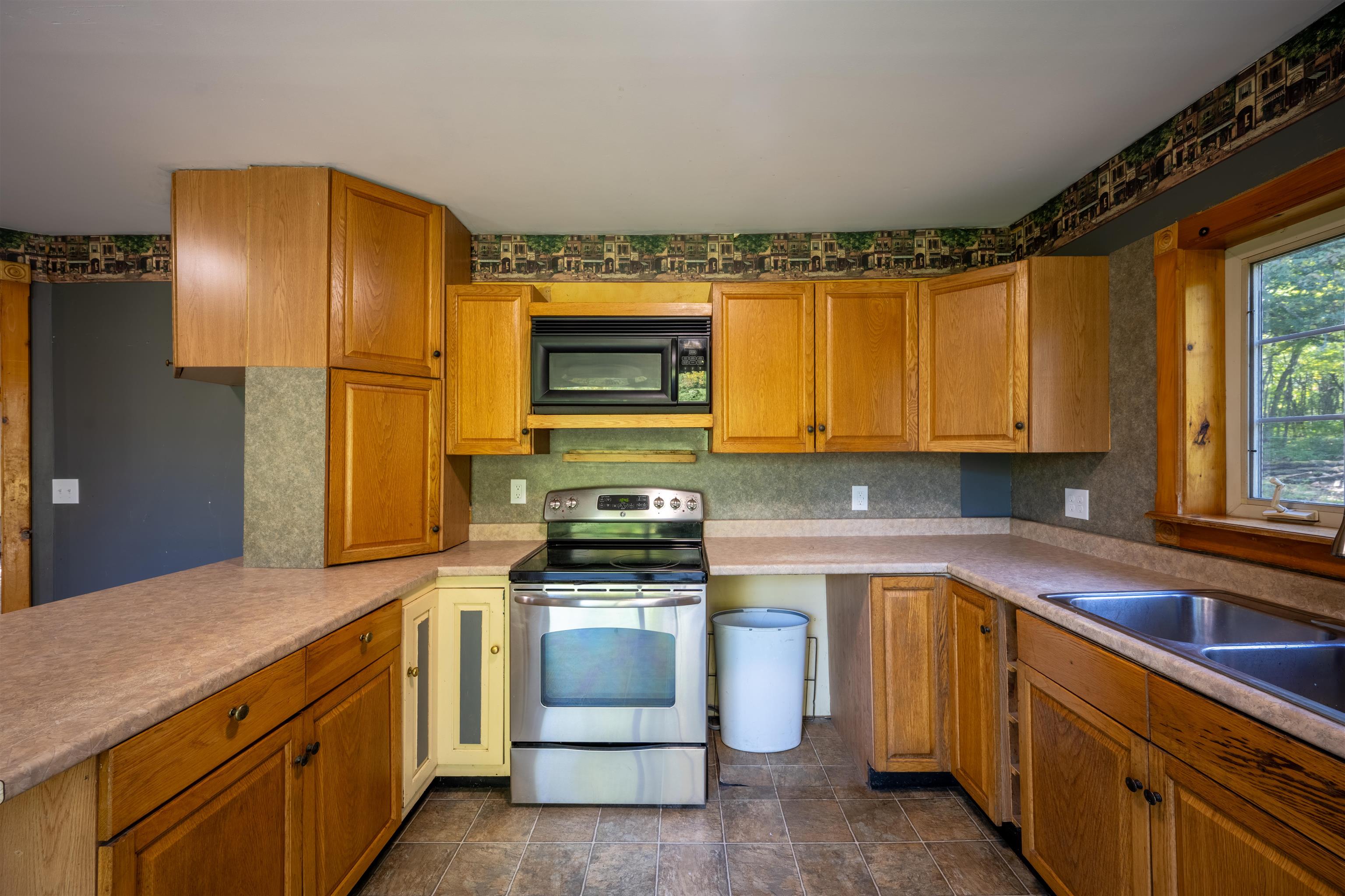 1890 Leland Road Property Photo 9