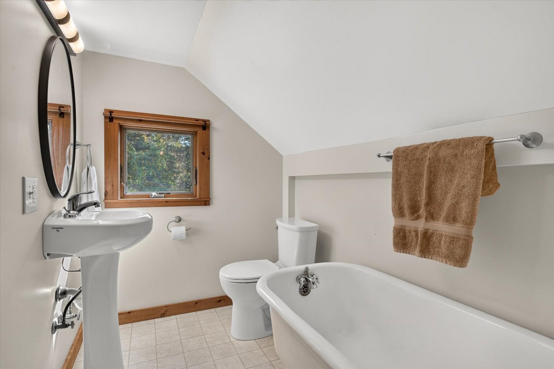 150 School Street Property Photo 27