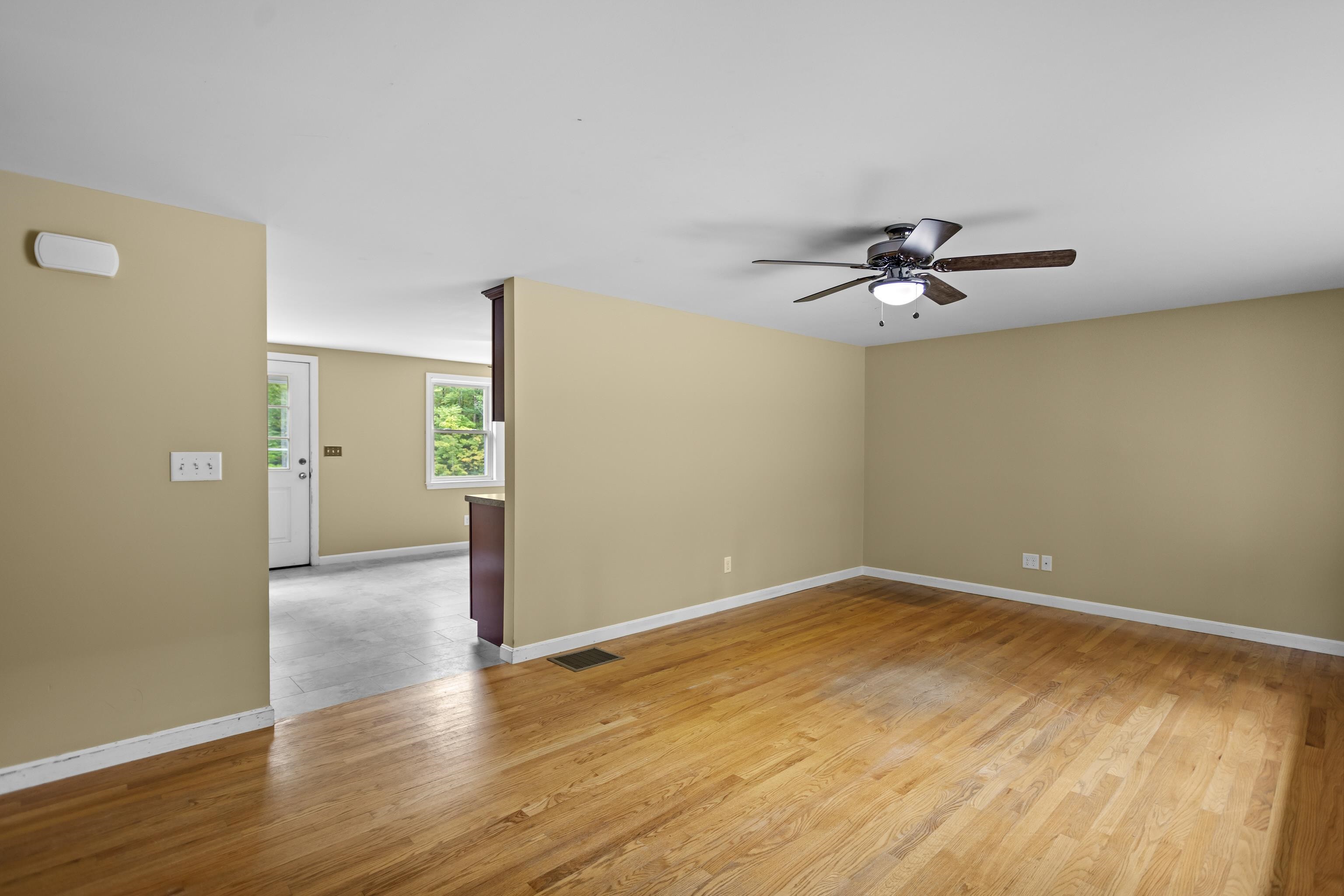 681 West Road Property Photo 10