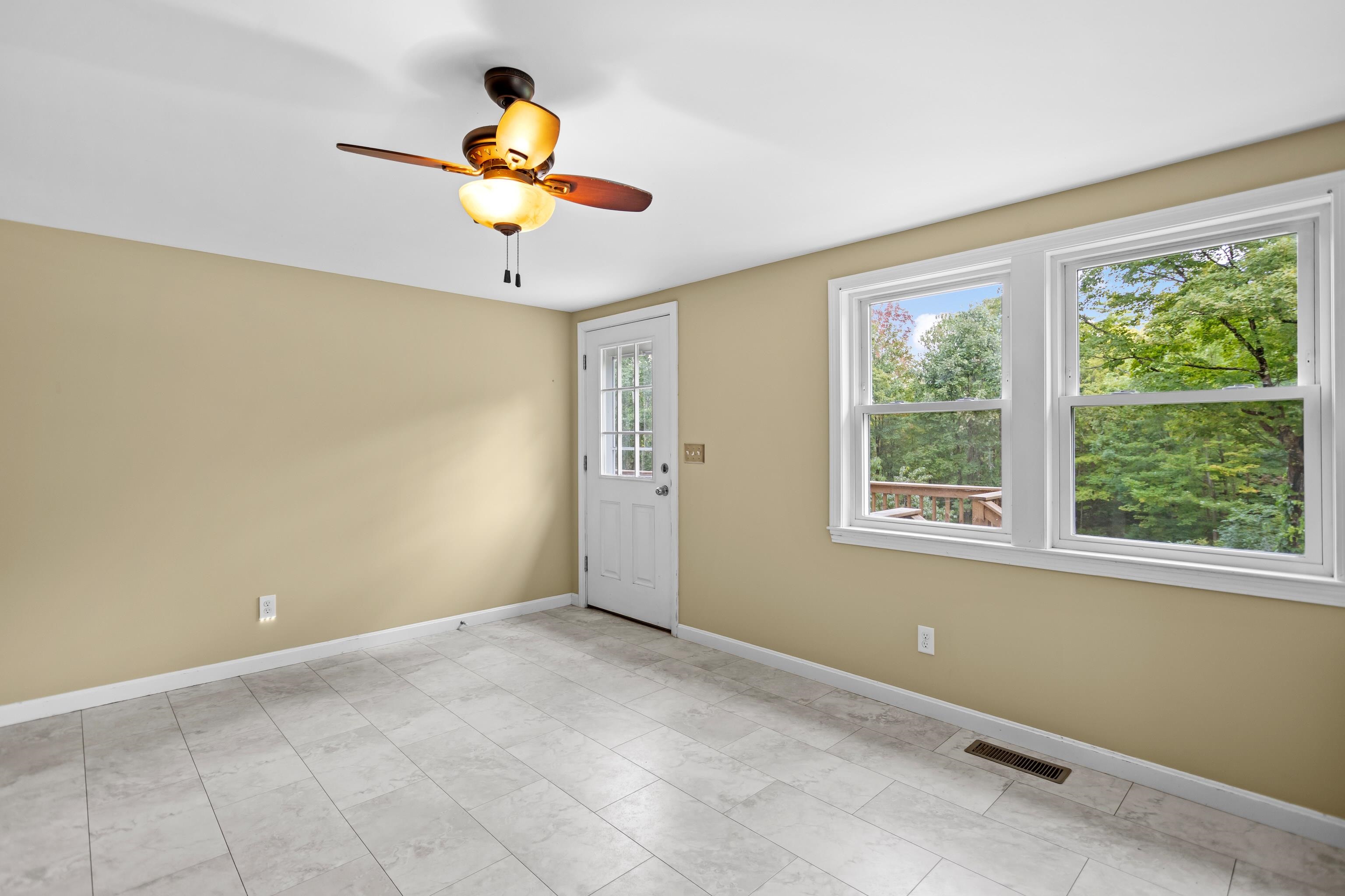 681 West Road Property Photo 14