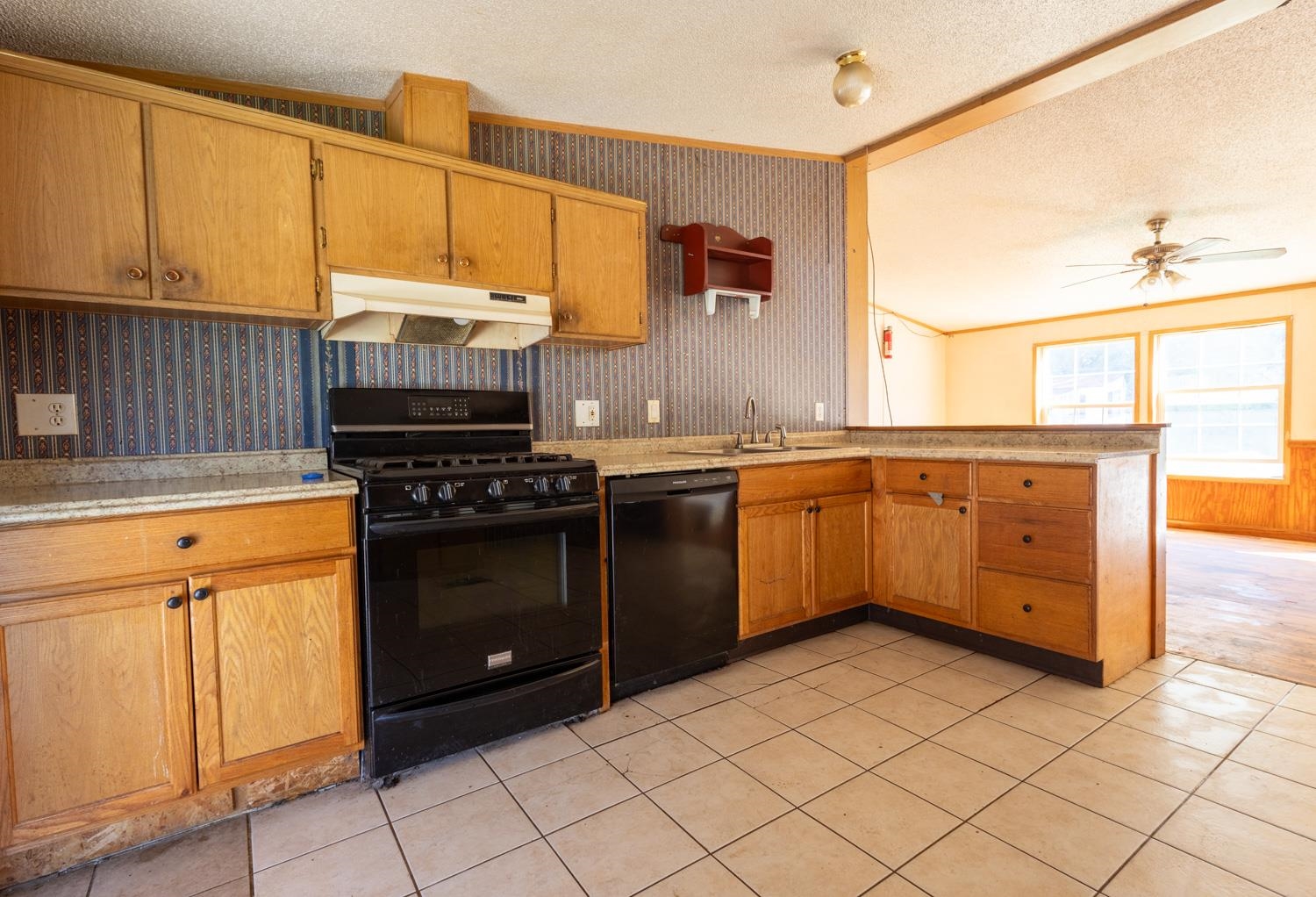 183 Railroad Street Property Photo 6