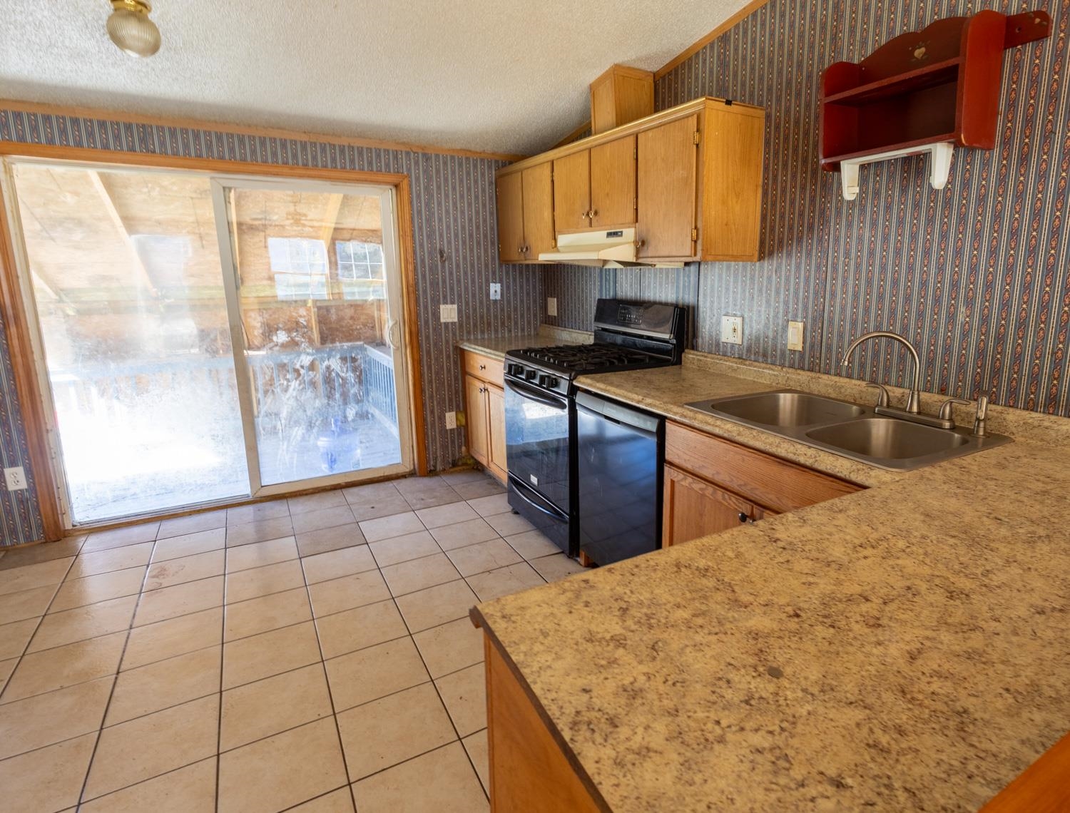 183 Railroad Street Property Photo 8