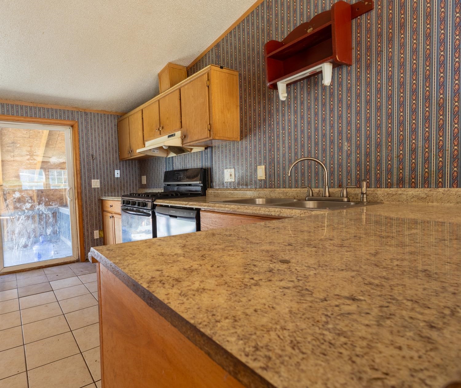 183 Railroad Street Property Photo 9