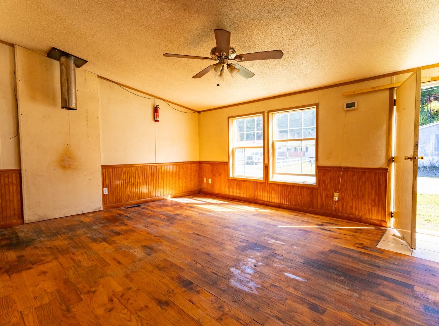 183 Railroad Street Property Photo 13