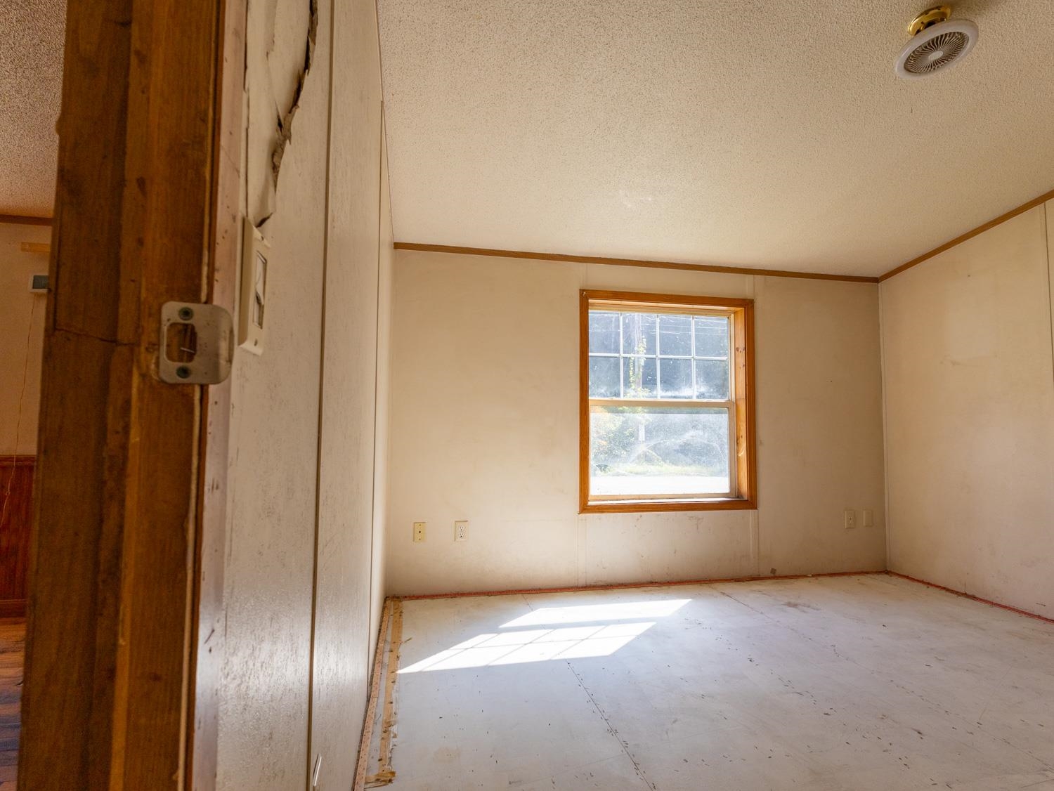 183 Railroad Street Property Photo 15
