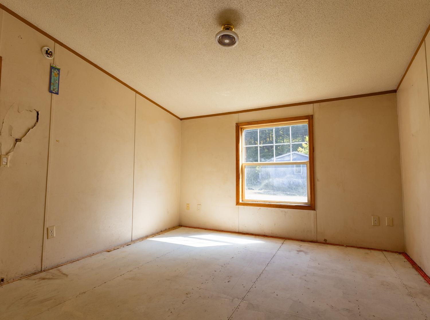 183 Railroad Street Property Photo 16