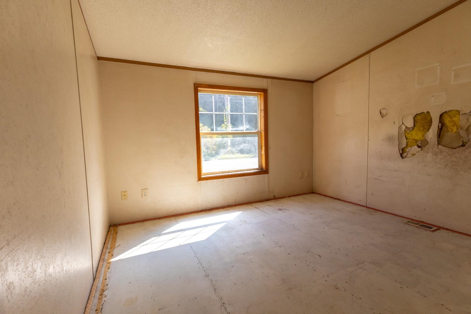 183 Railroad Street Property Photo 17