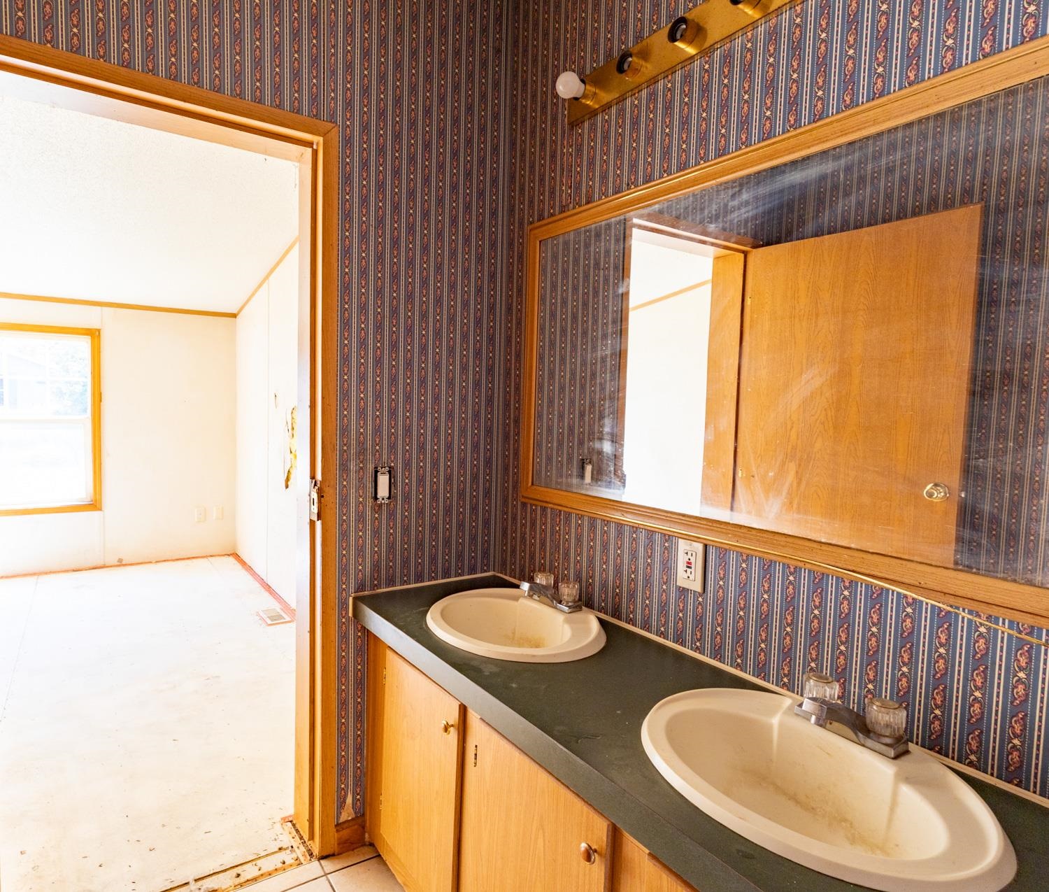 183 Railroad Street Property Photo 23
