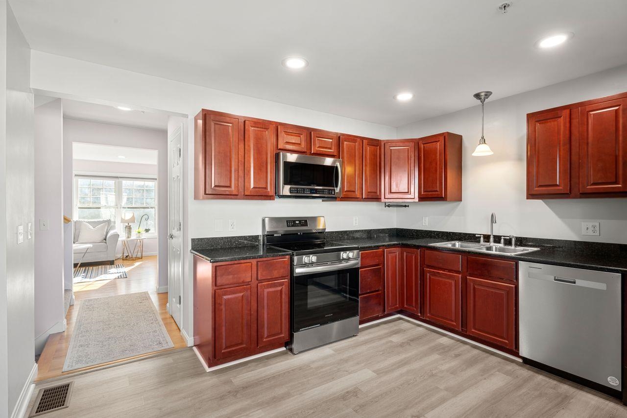162 Karatzas Avenue Property Photo 10
