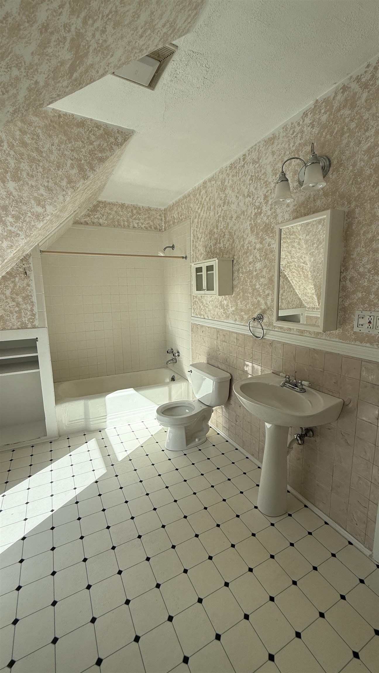 90 Appleton Street Property Photo 22