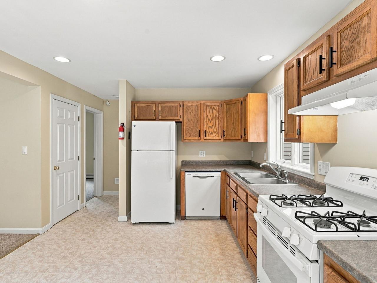 32 Pine Street Property Photo 28