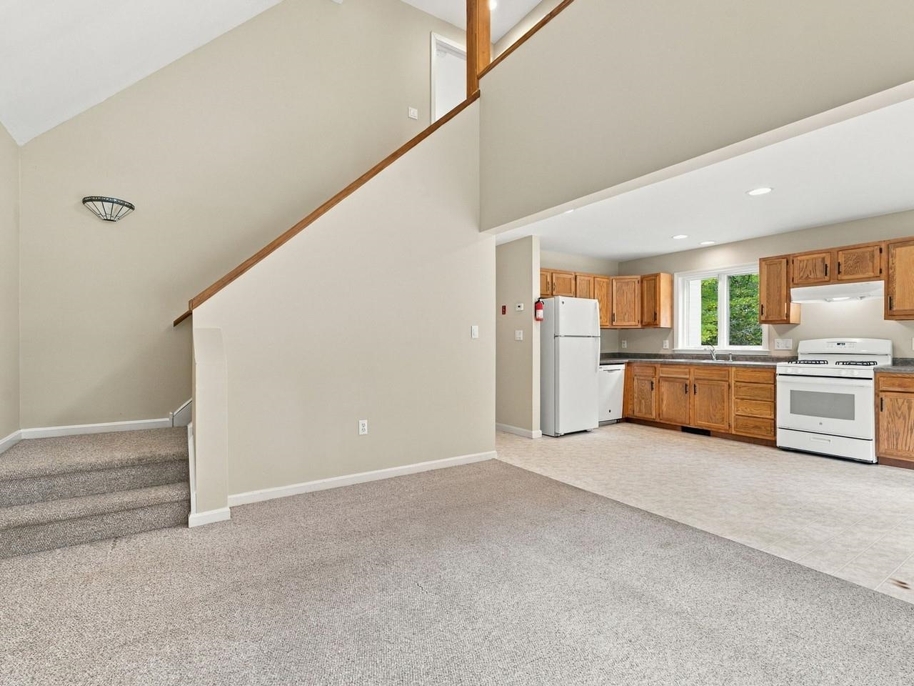 32 Pine Street Property Photo 34