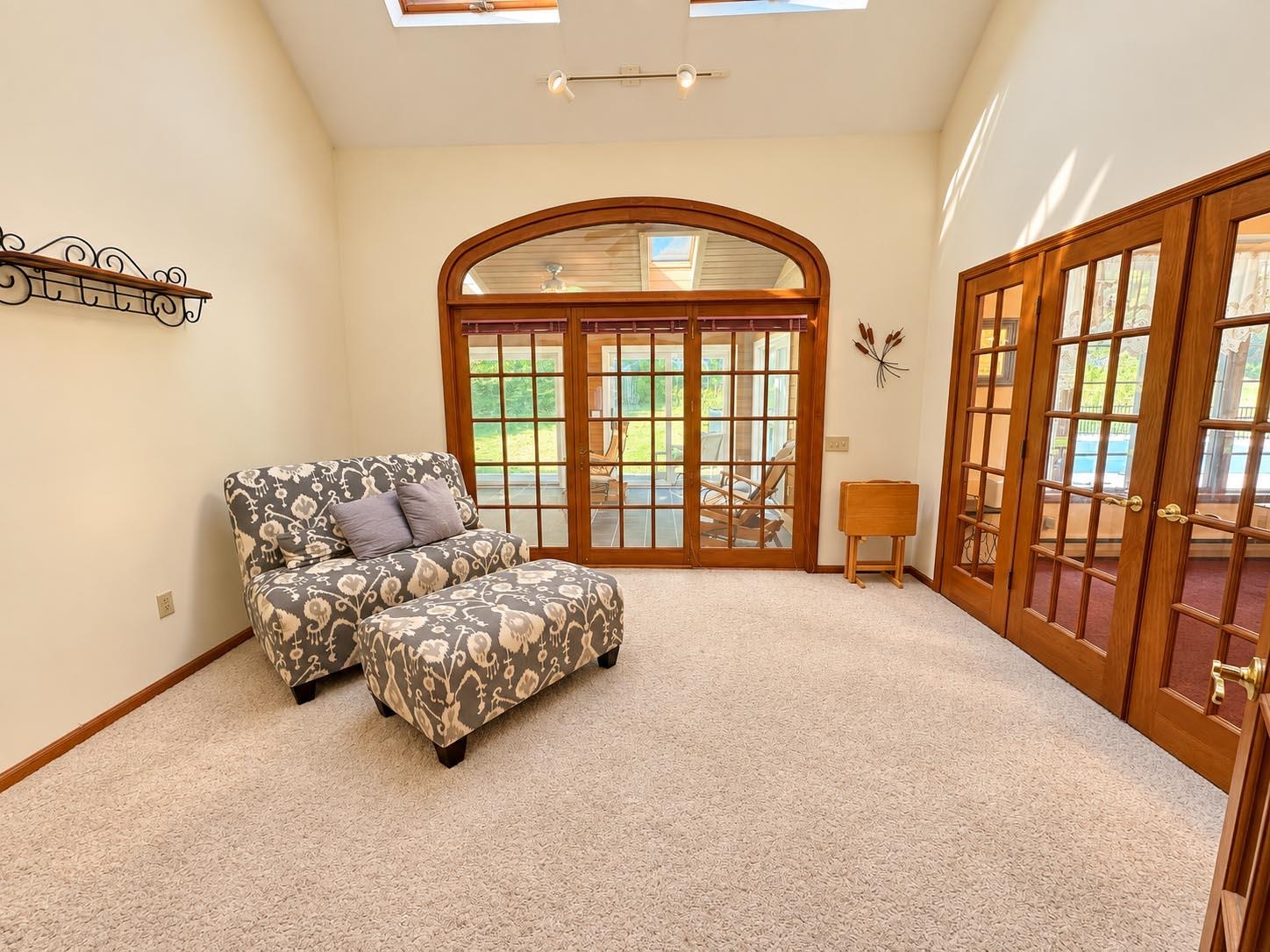 370 Southshire Drive Property Photo 11