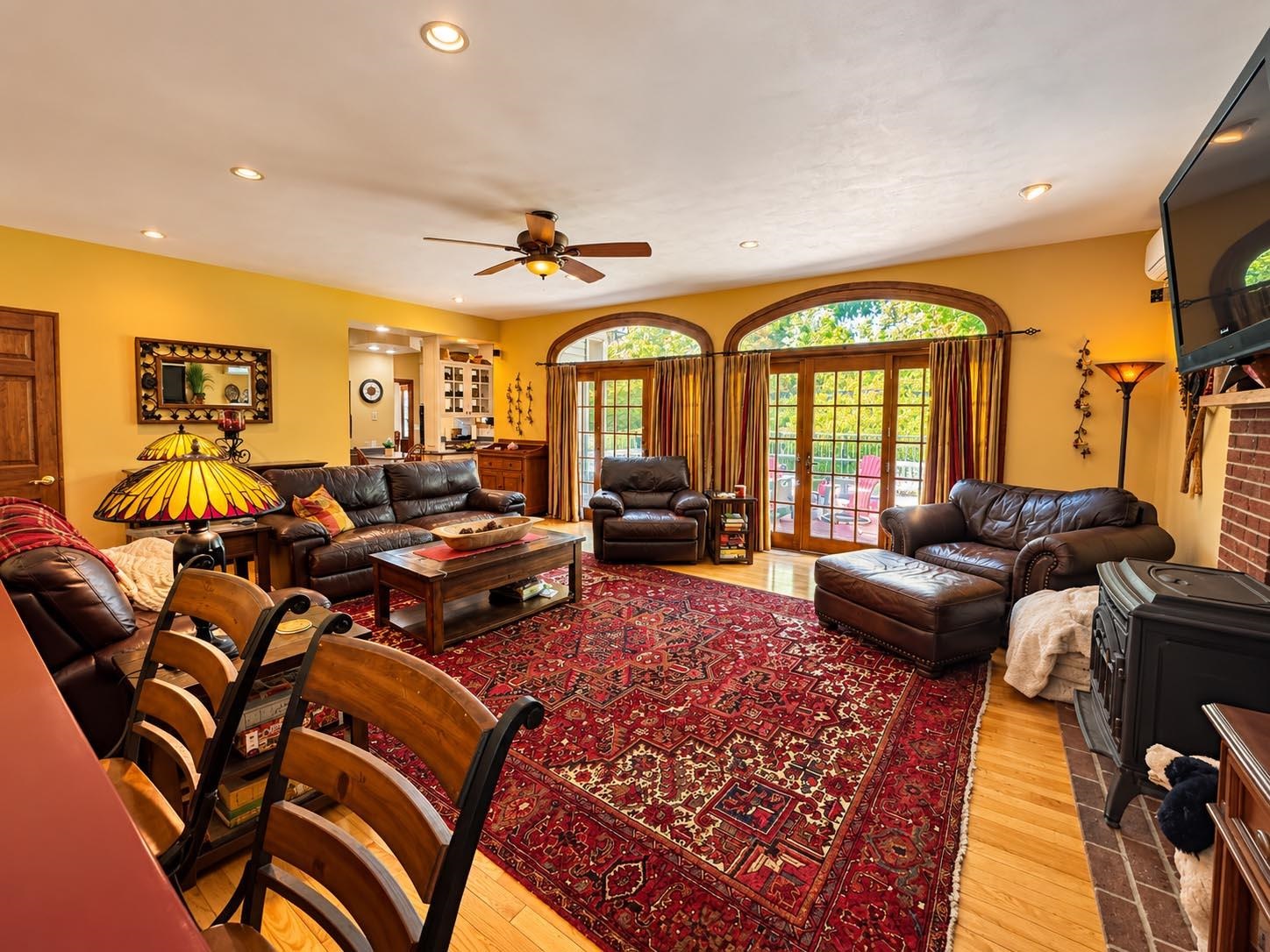 370 Southshire Drive Property Photo 13