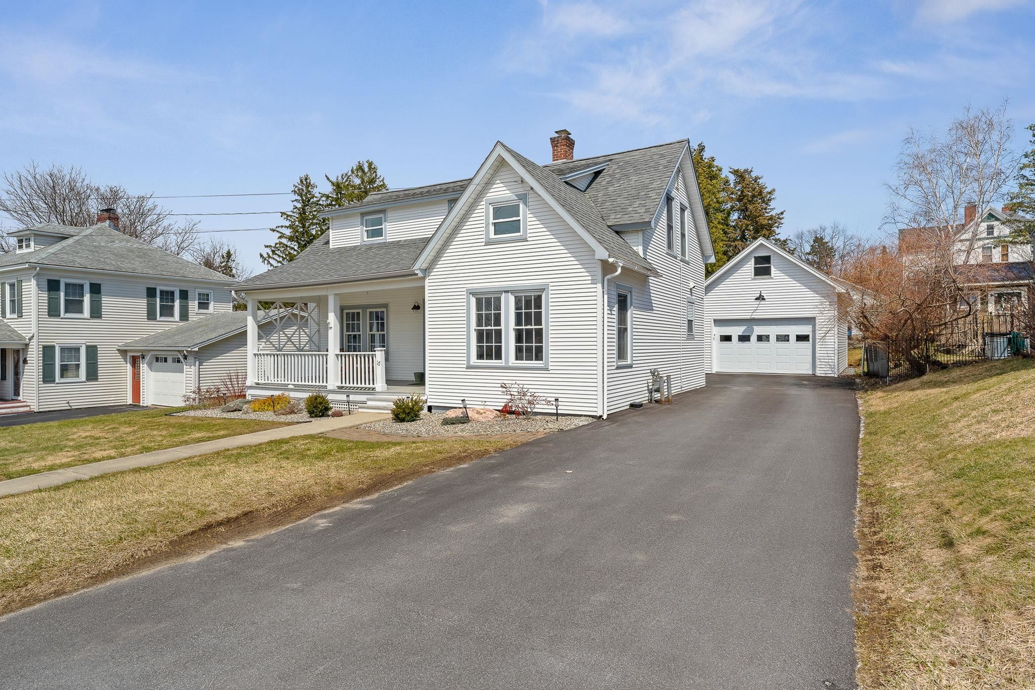 17 Beverly Court Property Photo 4