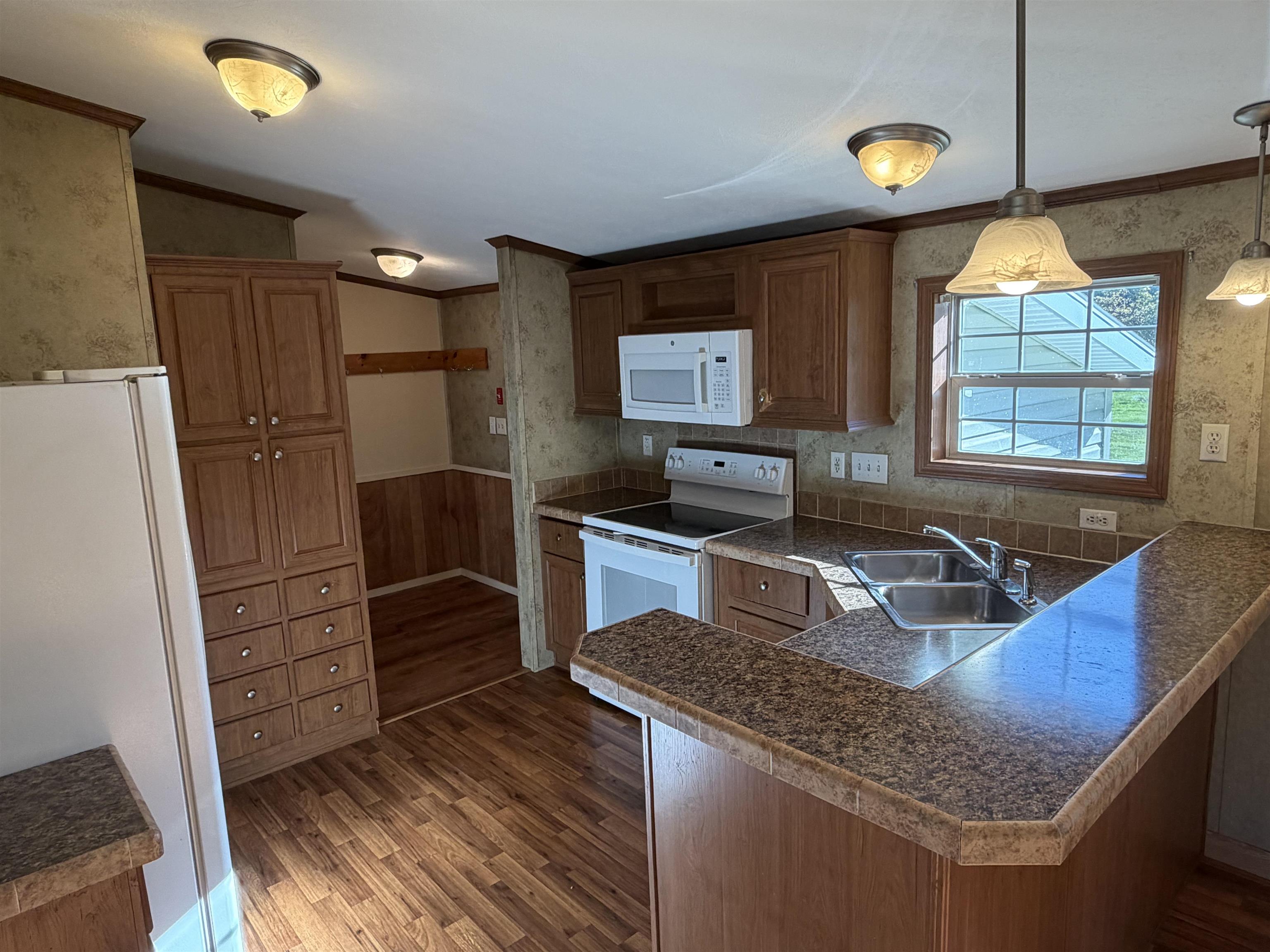 99 River Road Property Photo 24