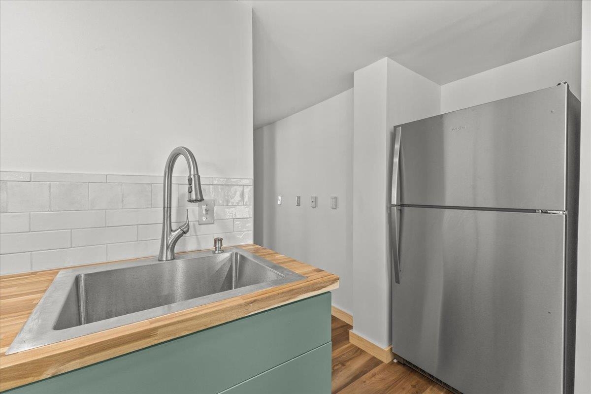 32 Goodell Avenue Property Photo 14