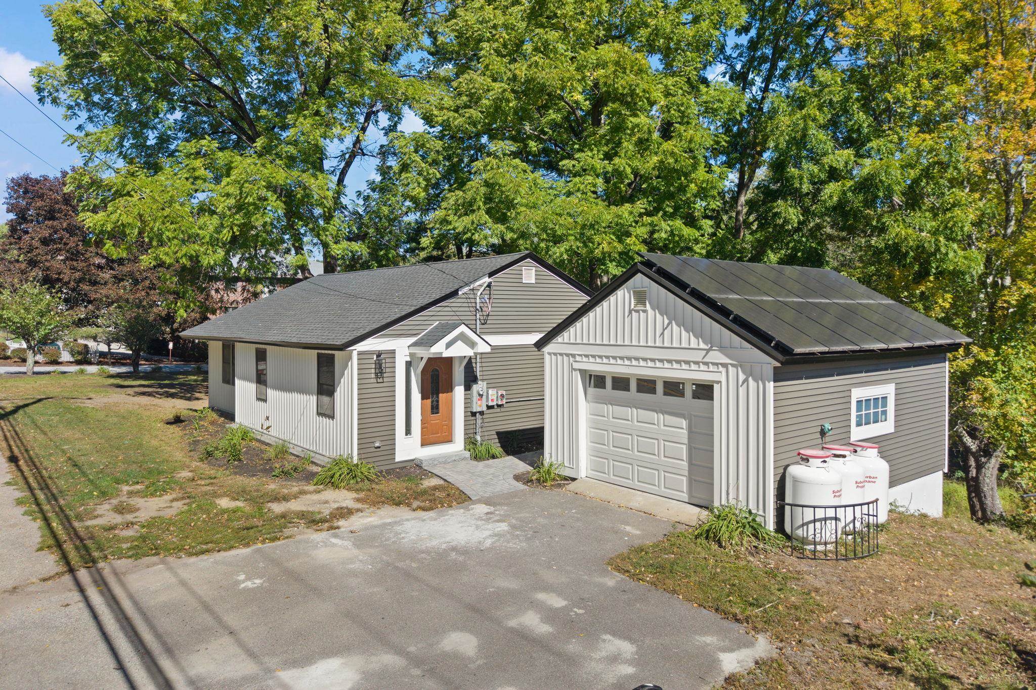 755 Mammoth Road Property Photo 2