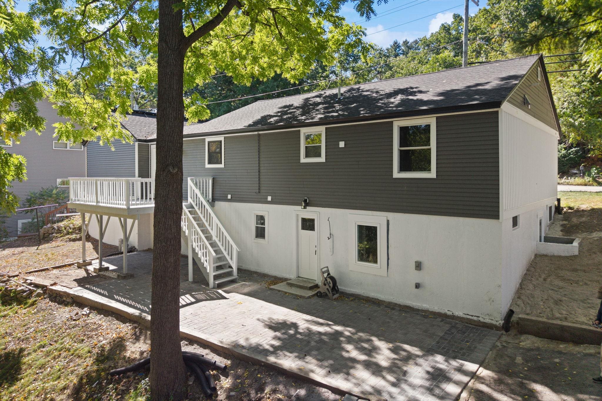 755 Mammoth Road Property Photo 4