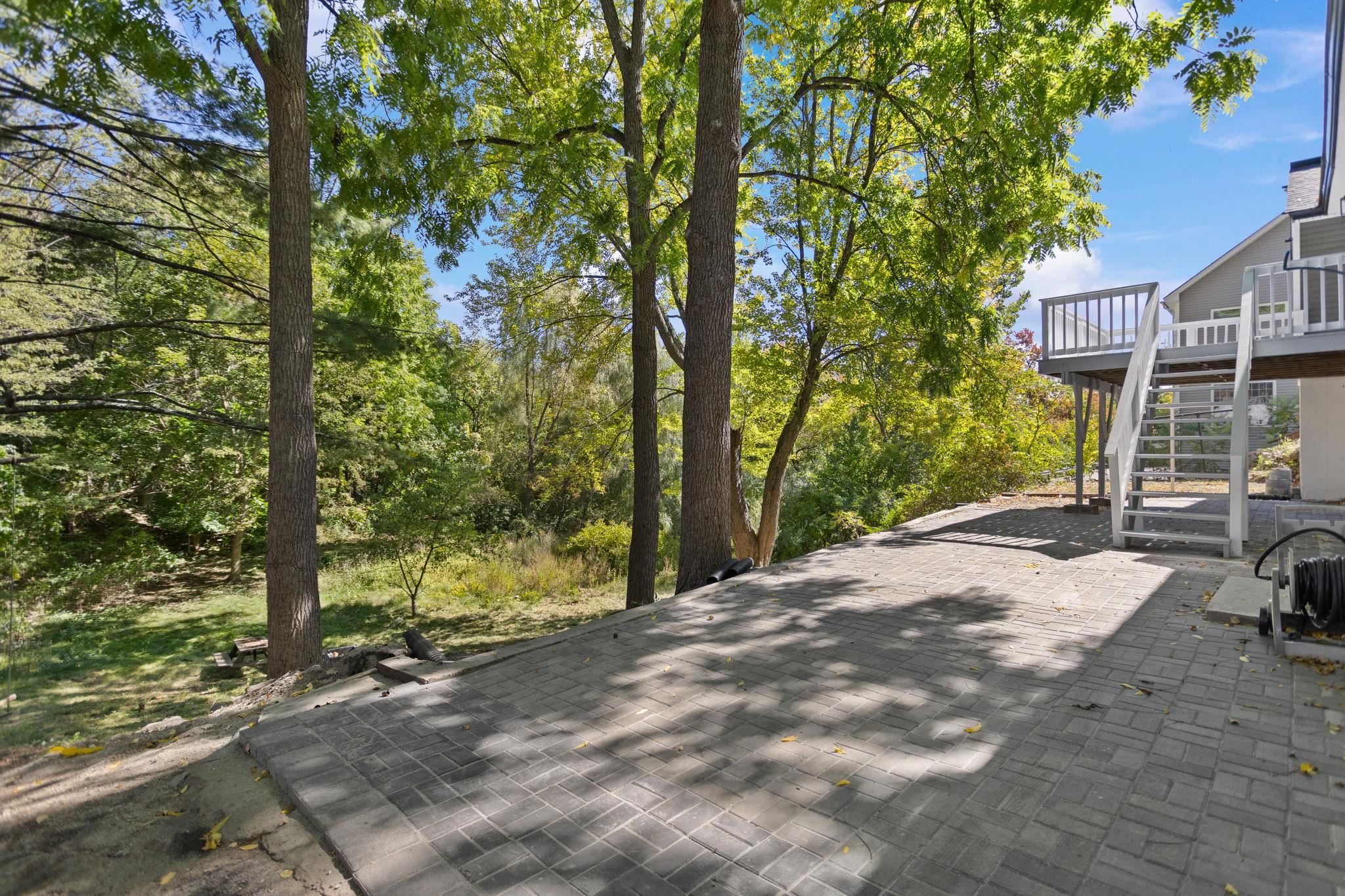 755 Mammoth Road Property Photo 7