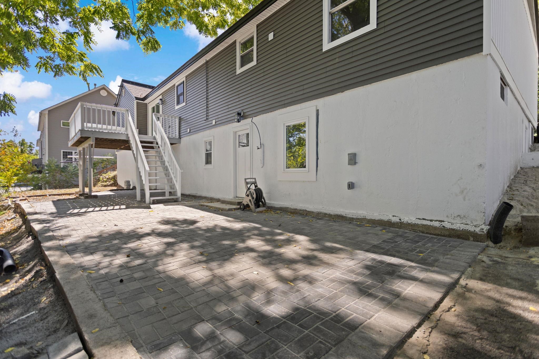 755 Mammoth Road Property Photo 8