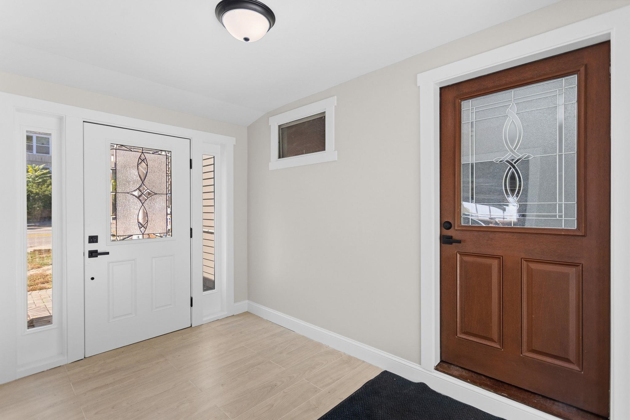 755 Mammoth Road Property Photo 12