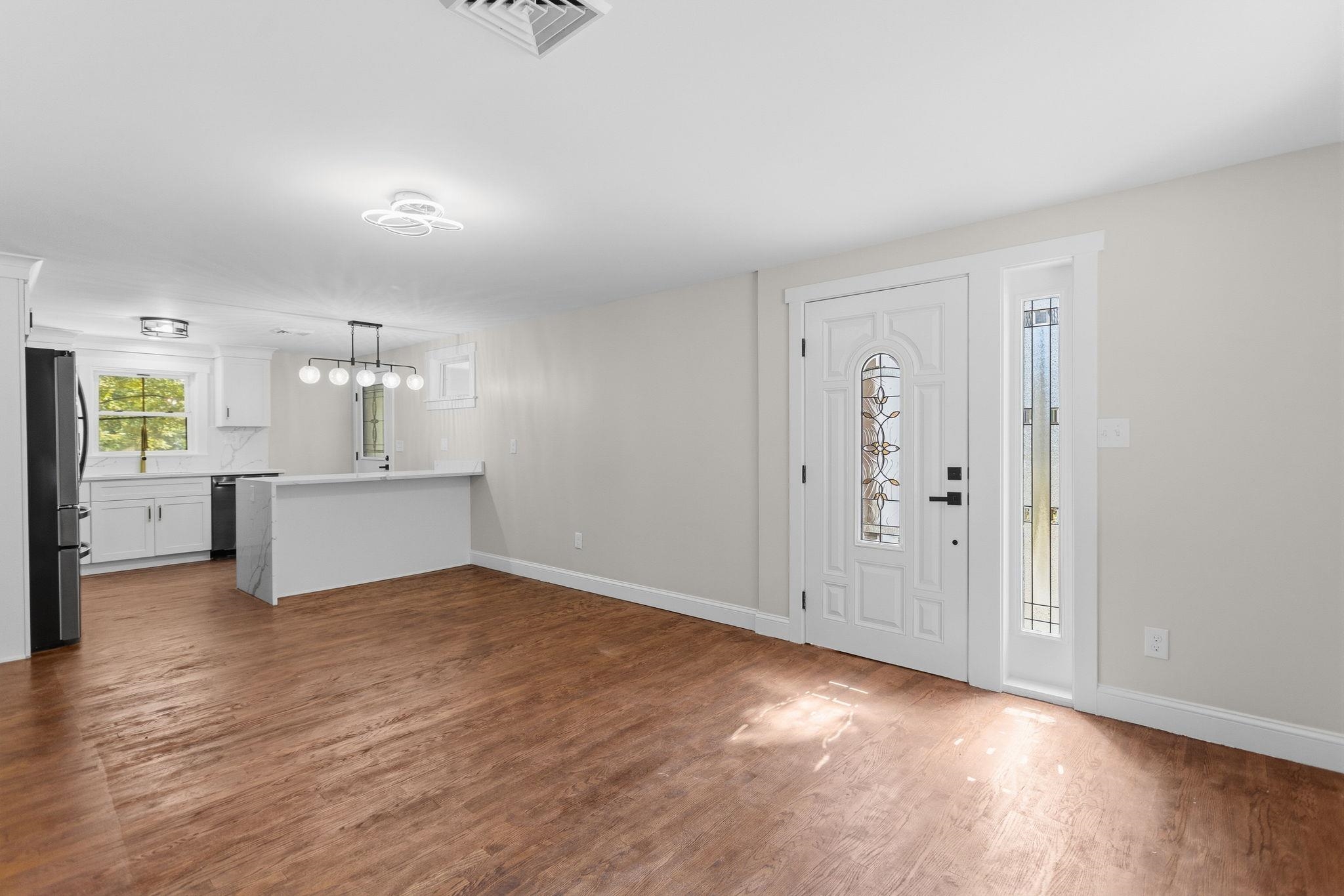 755 Mammoth Road Property Photo 14