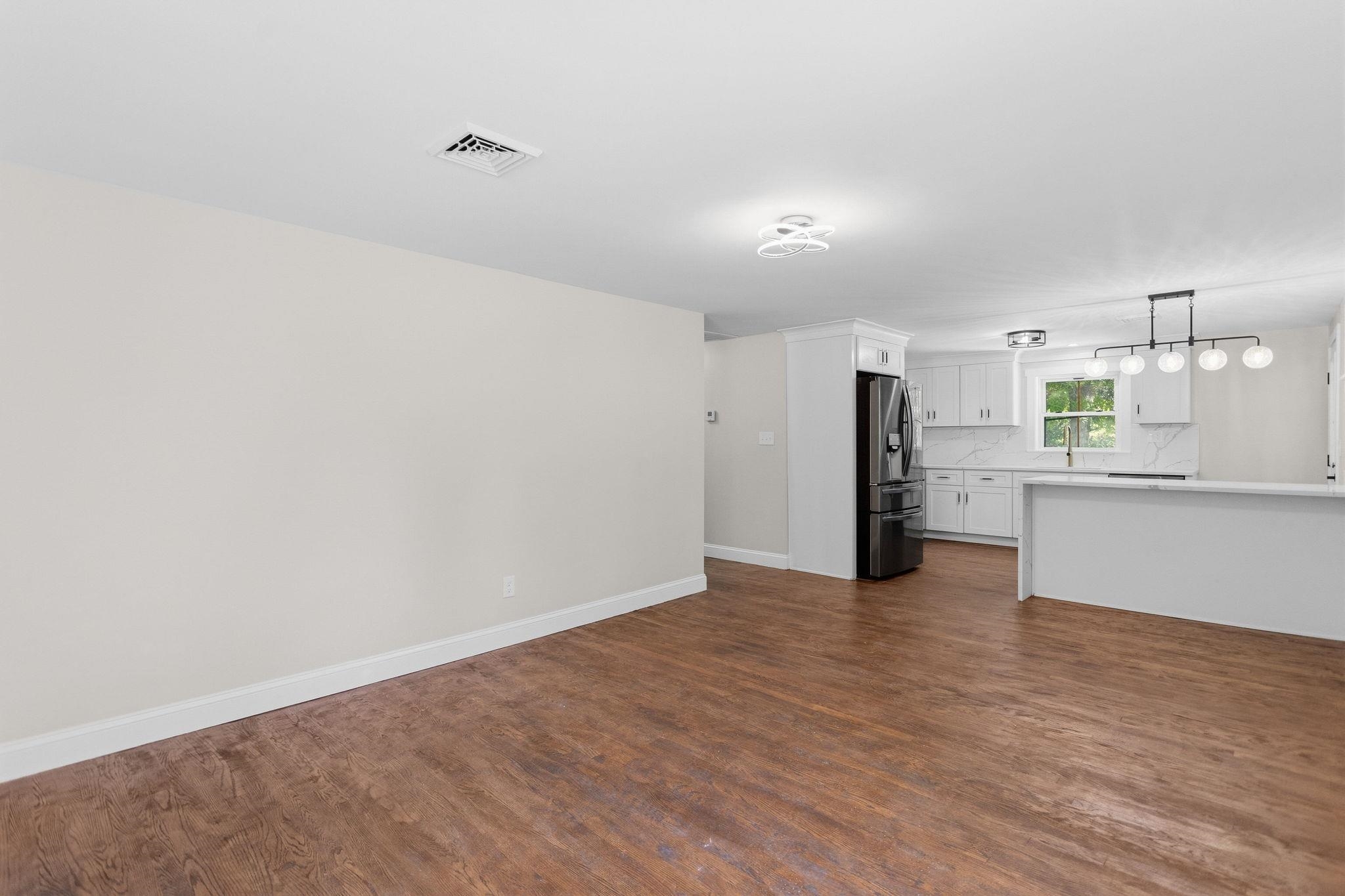 755 Mammoth Road Property Photo 16