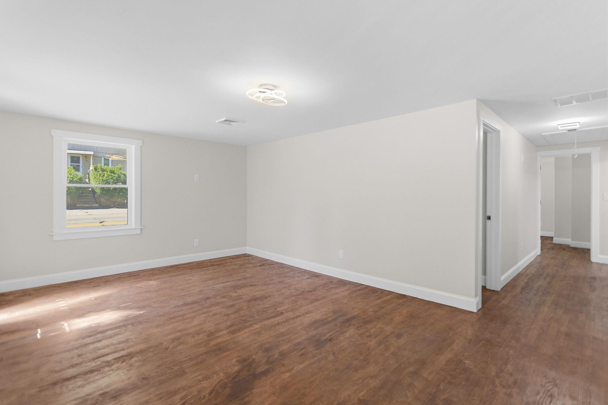 755 Mammoth Road Property Photo 18