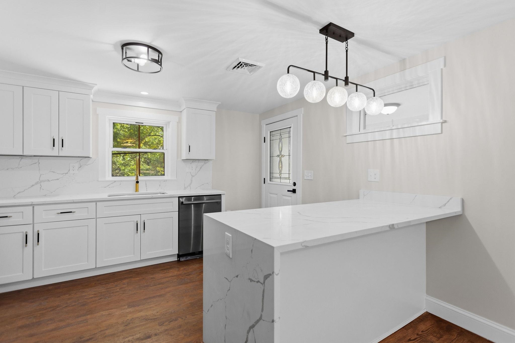755 Mammoth Road Property Photo 20